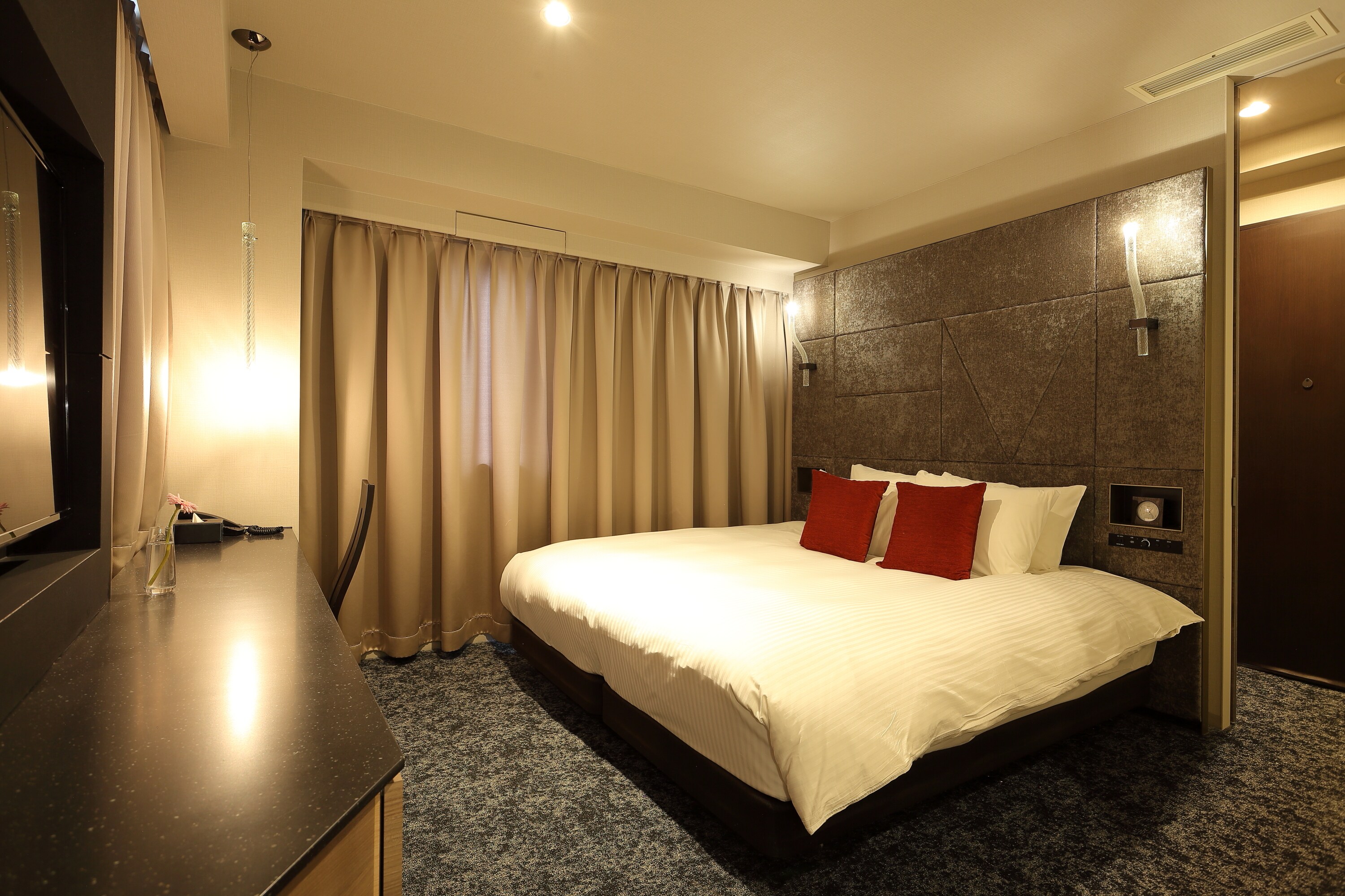 Deluxe King Room (with bathtub)