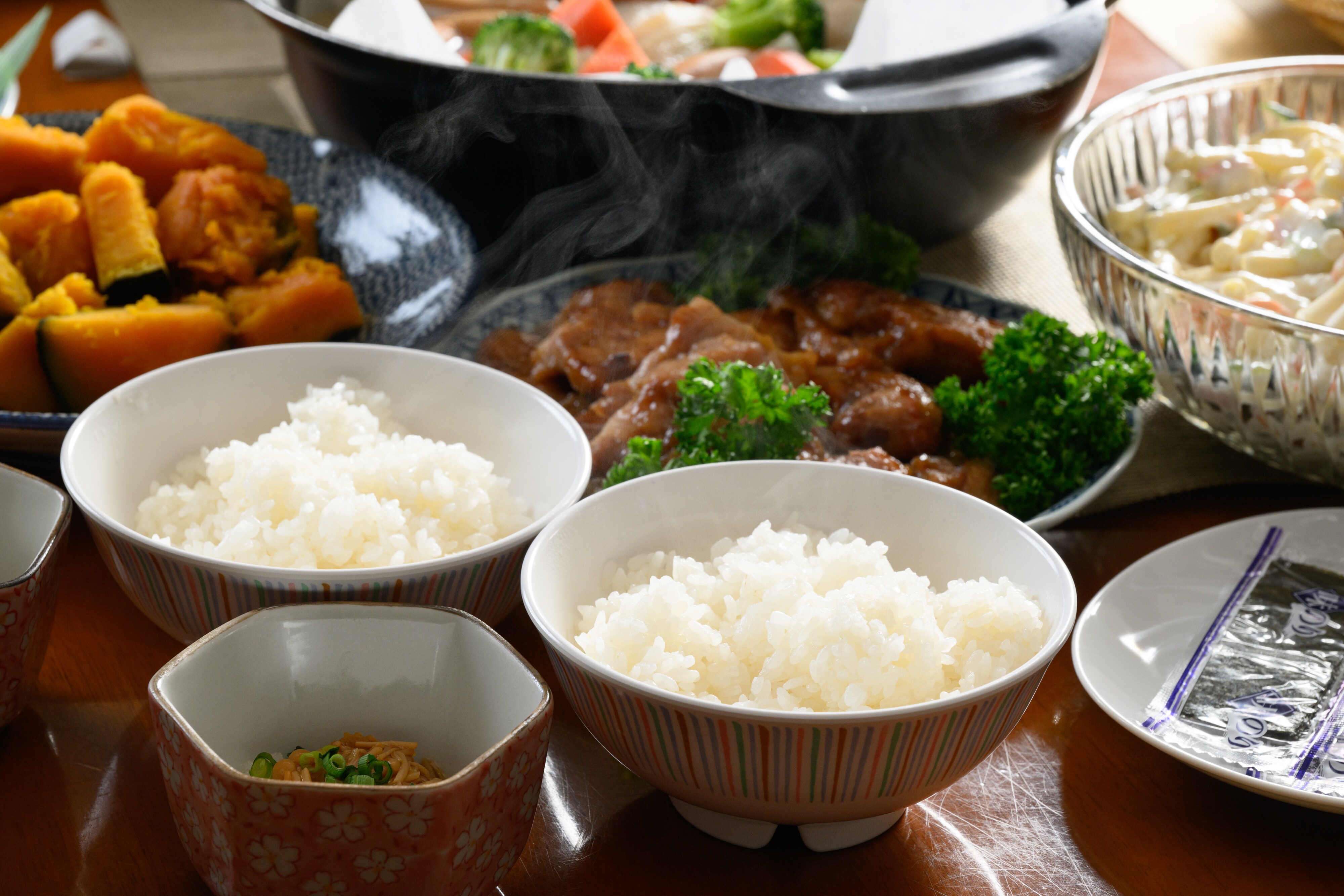 (ตัวอย่างอาหารเช้า) บุฟเฟ่ต์ที่คุณสามารถลองชิมอาหารพิเศษของมิยางิได้ด้วย! อาหารเช้ายอดนิยมที่มีราคาคุ้มค่าซึ่งทำจากวัตถุดิบในท้องถิ่น