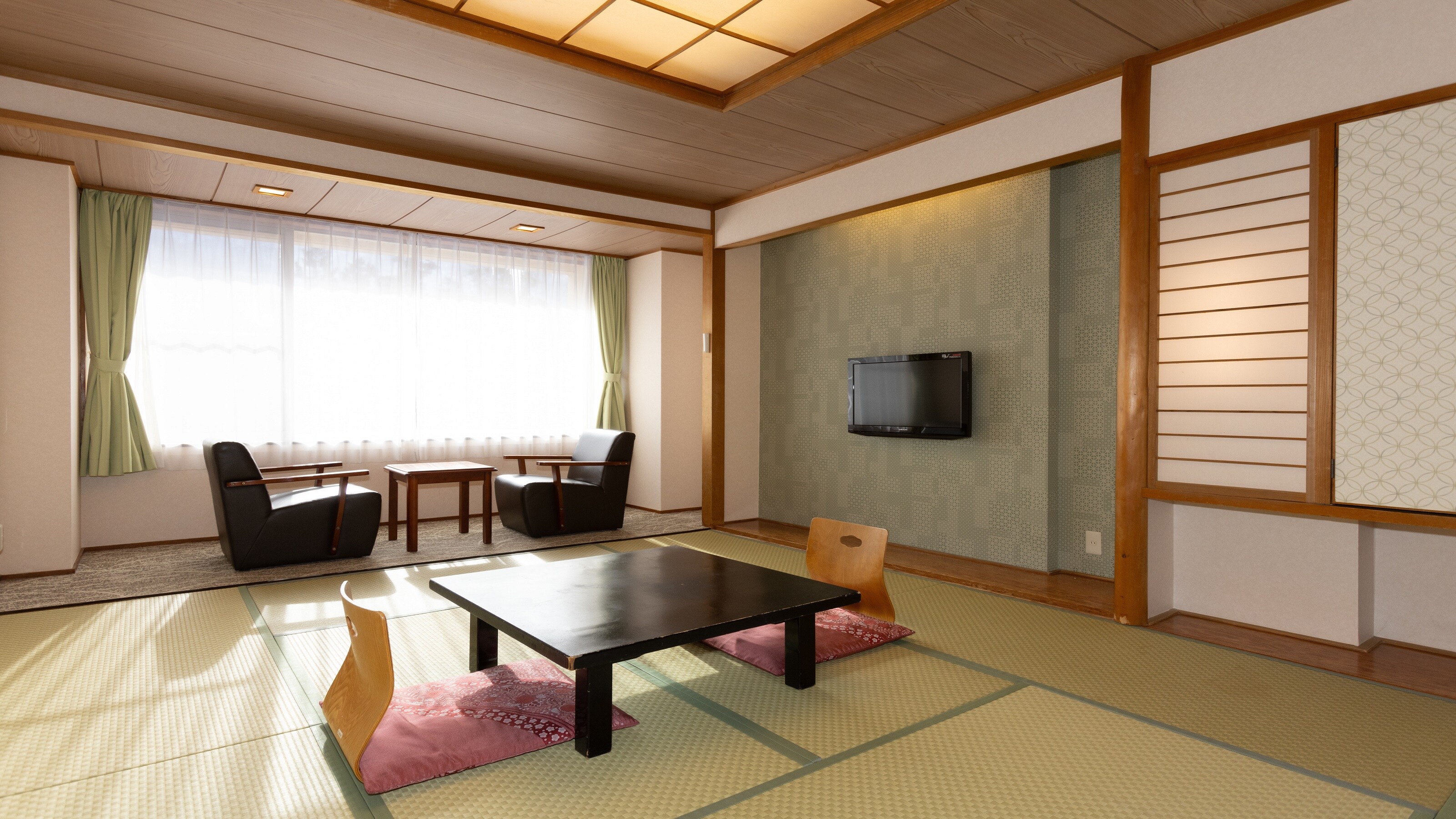 High floor mountain view room