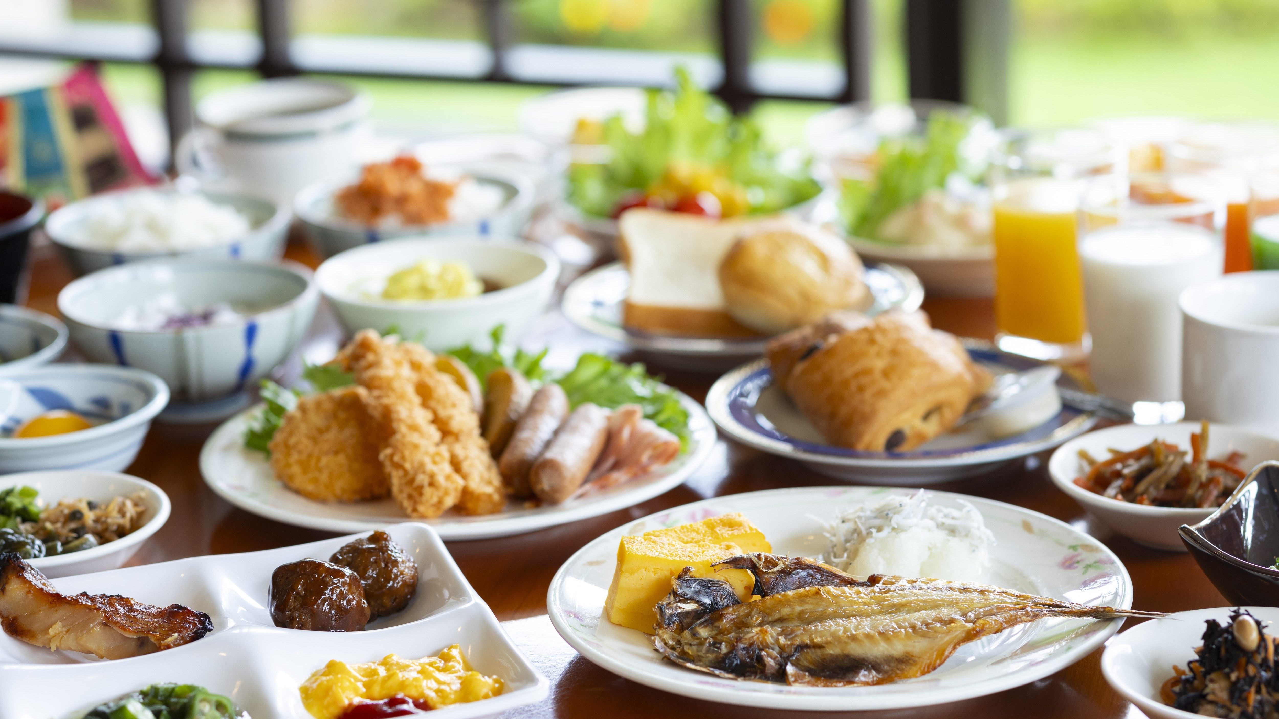 An example of a breakfast buffet. Enjoy breakfast in a bright restaurant.