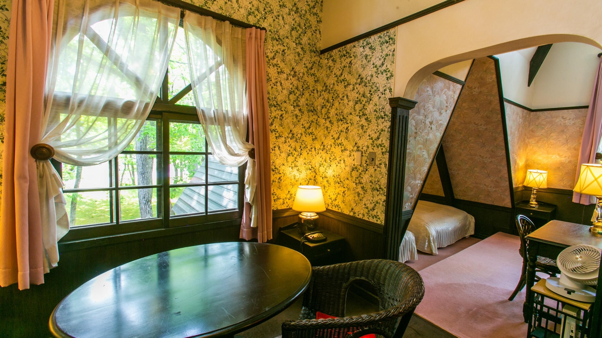 Executive Twin Room (36㎡) <Triangular roof bedroom + open-ceiling living room>
