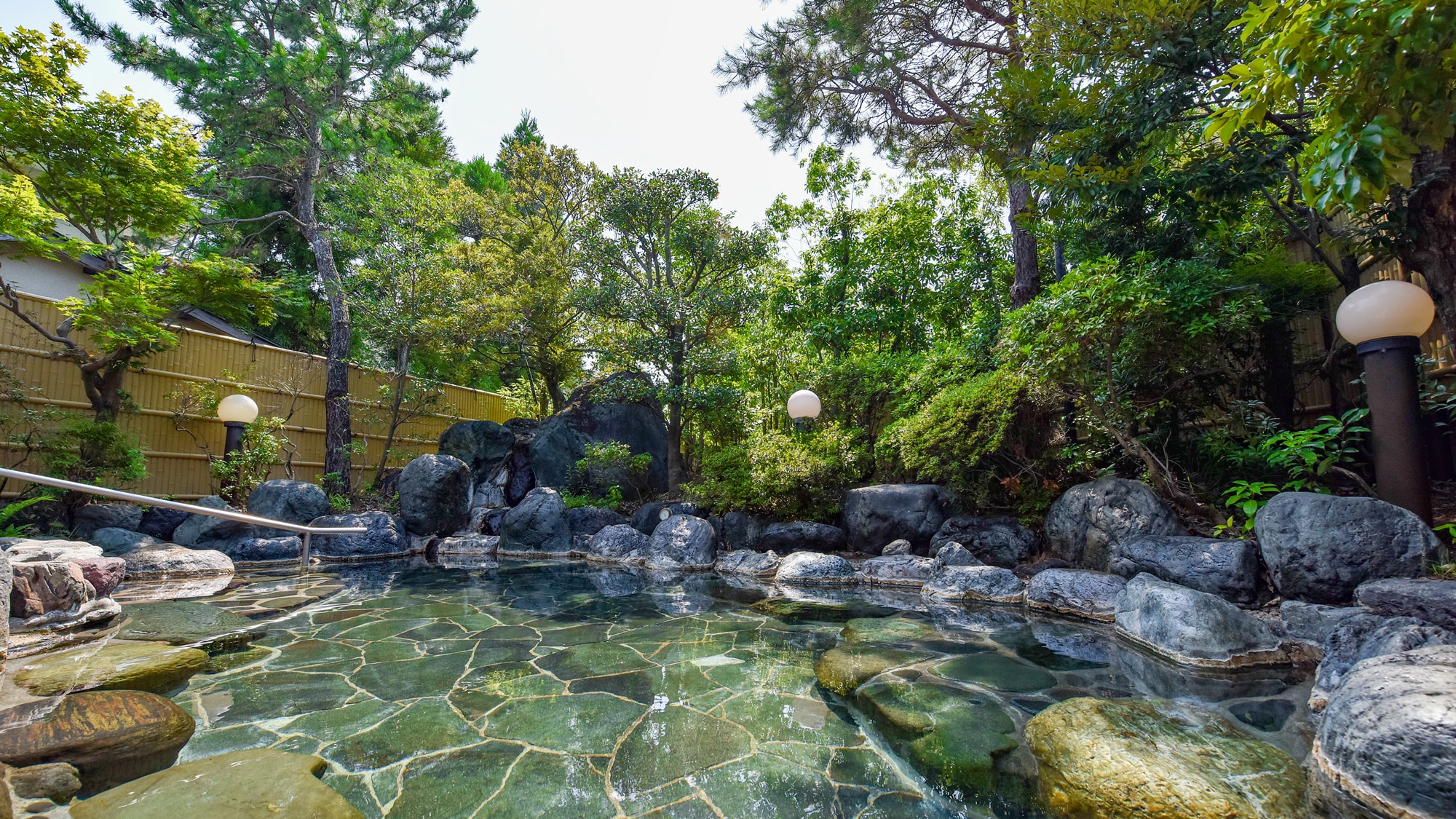 *[Open-air bath] Enjoy 100% fresh hot spring water in the spacious open-air bath.