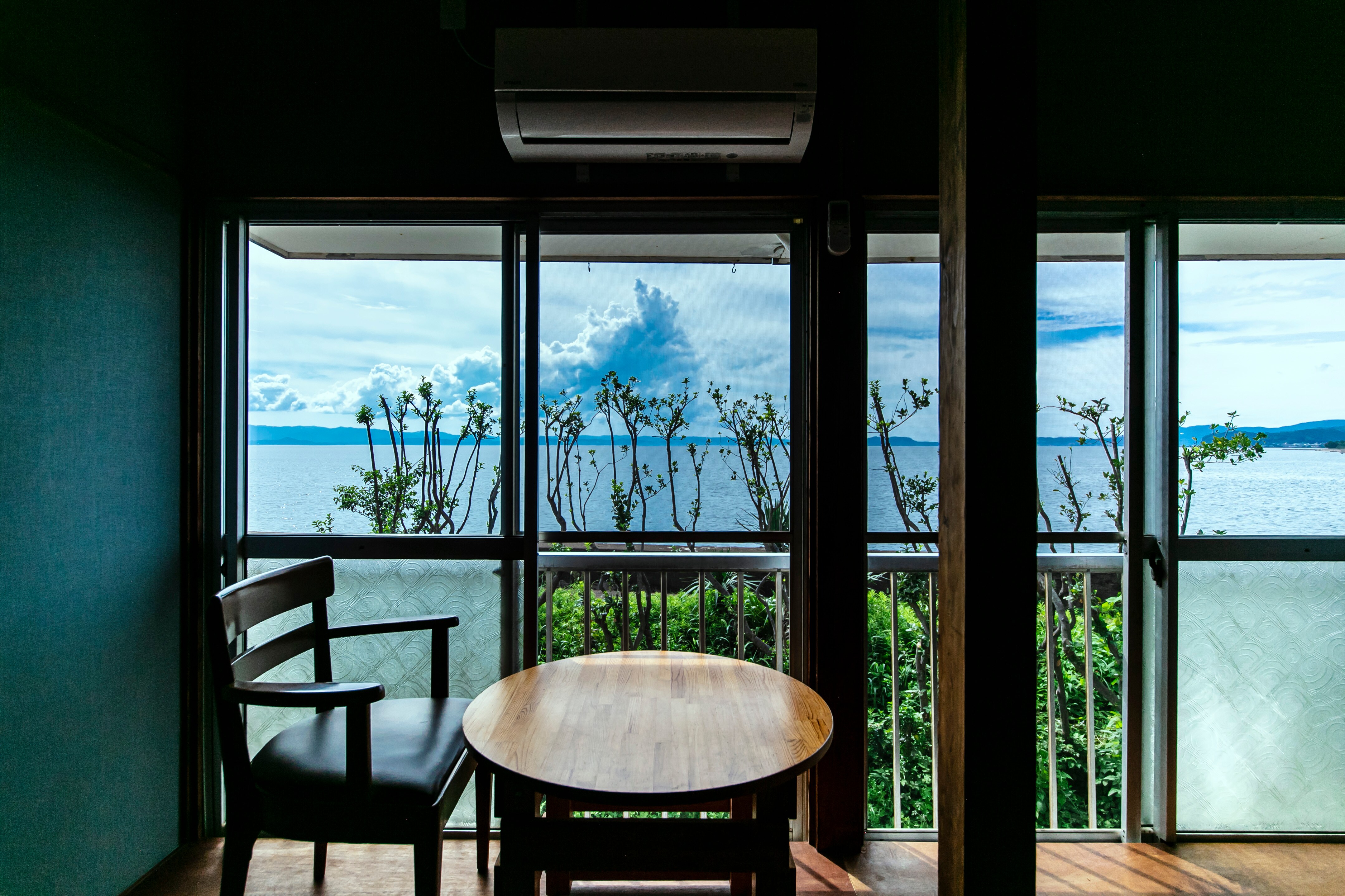 Room overlooking the sea