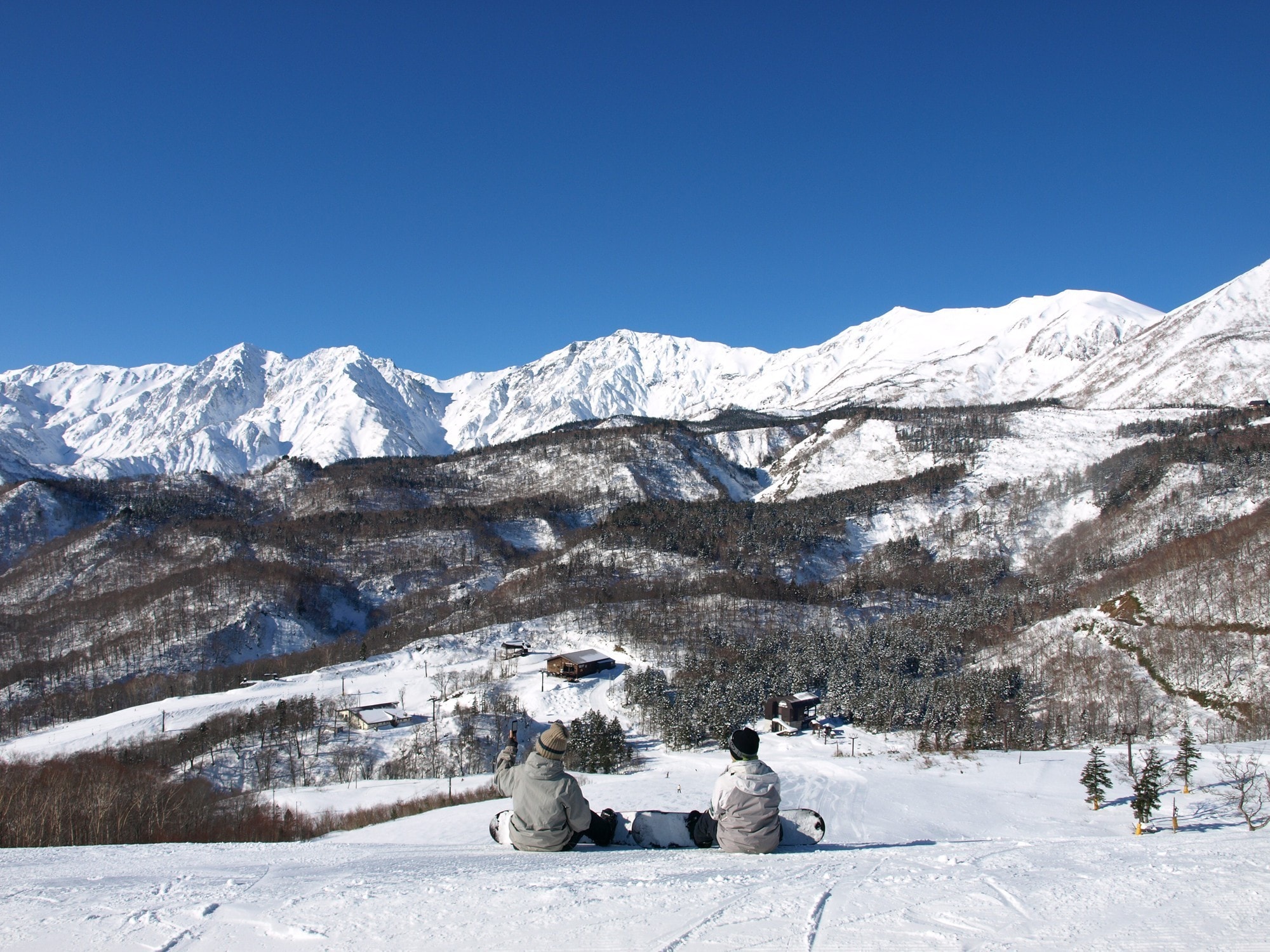 From TSUGAIKE MOUNTAIN RESORT top slope "Tsugaike no Mori slope"