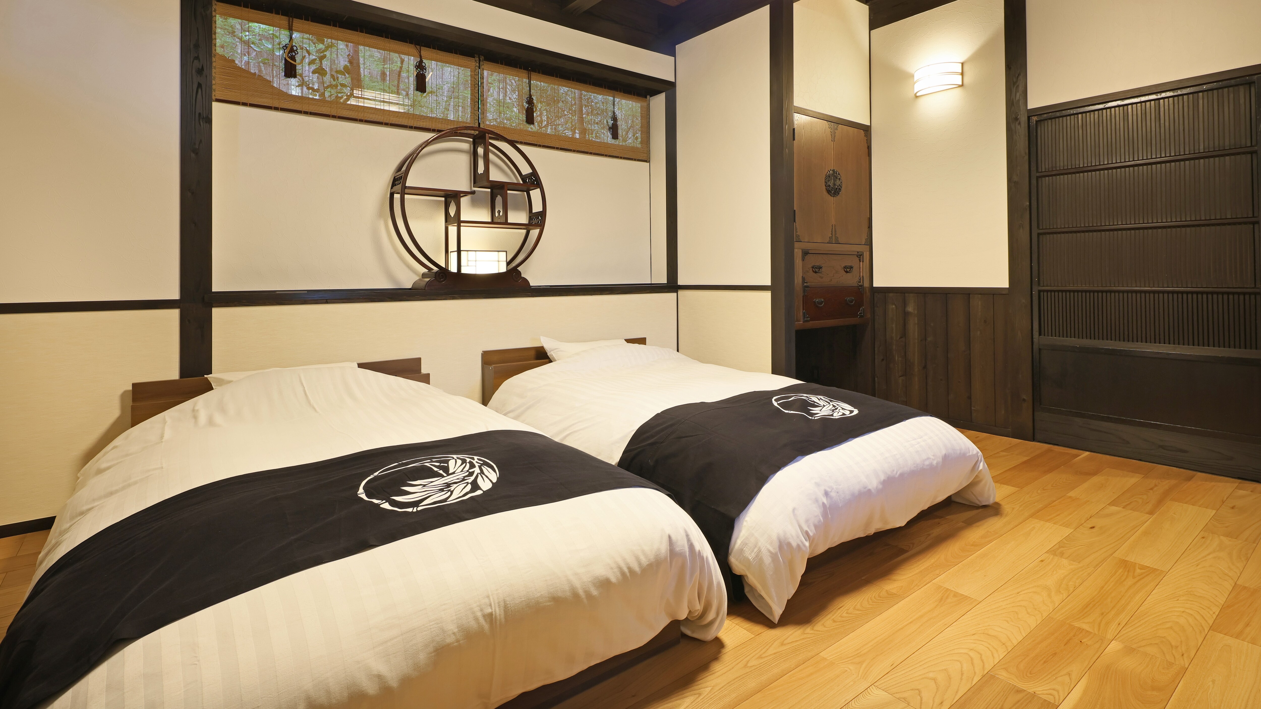 [Renewed in 2024] With open-air bath [Japanese-Western room] Japanese-style room approx. 11 tatami mats + Western-style room approx. 10 tatami mats [Seika] Western-style room