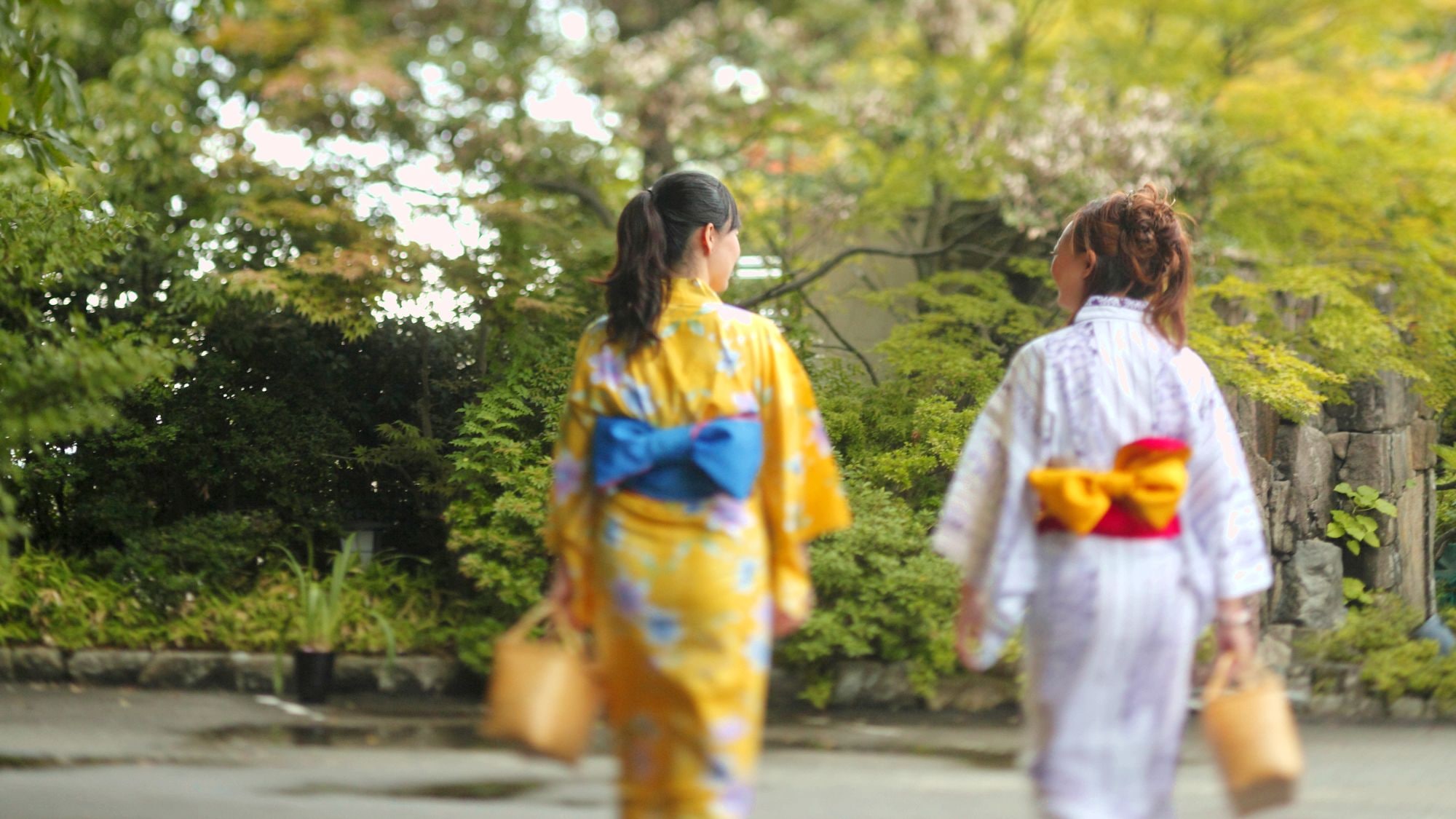 [Manmatsukaku / Entrance] How about taking a walk on Onsen-dori ♪ Enjoy visiting the Yamashiro hot springs ♪