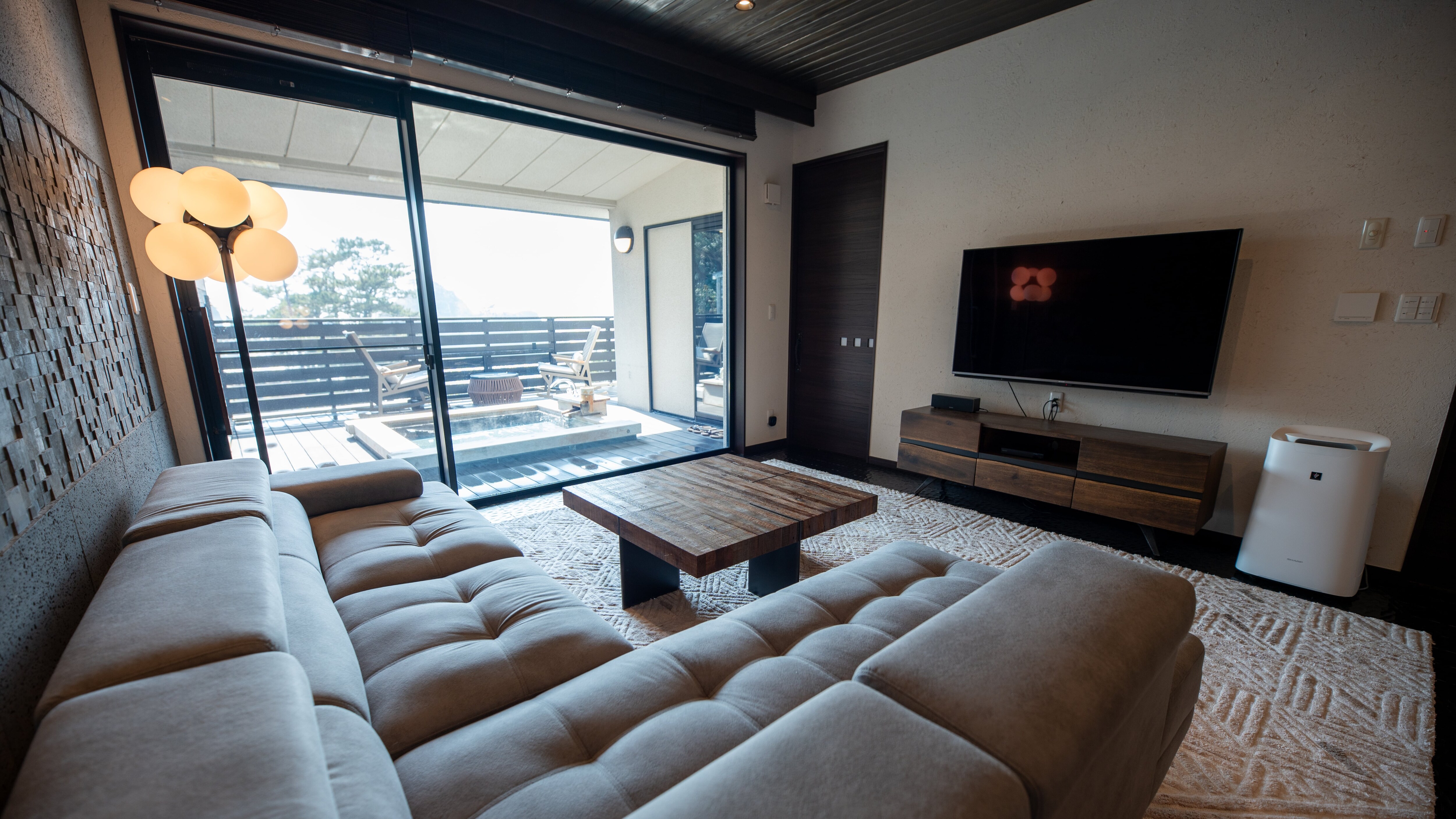 Spectacular view! Main room with open-air bath (example)