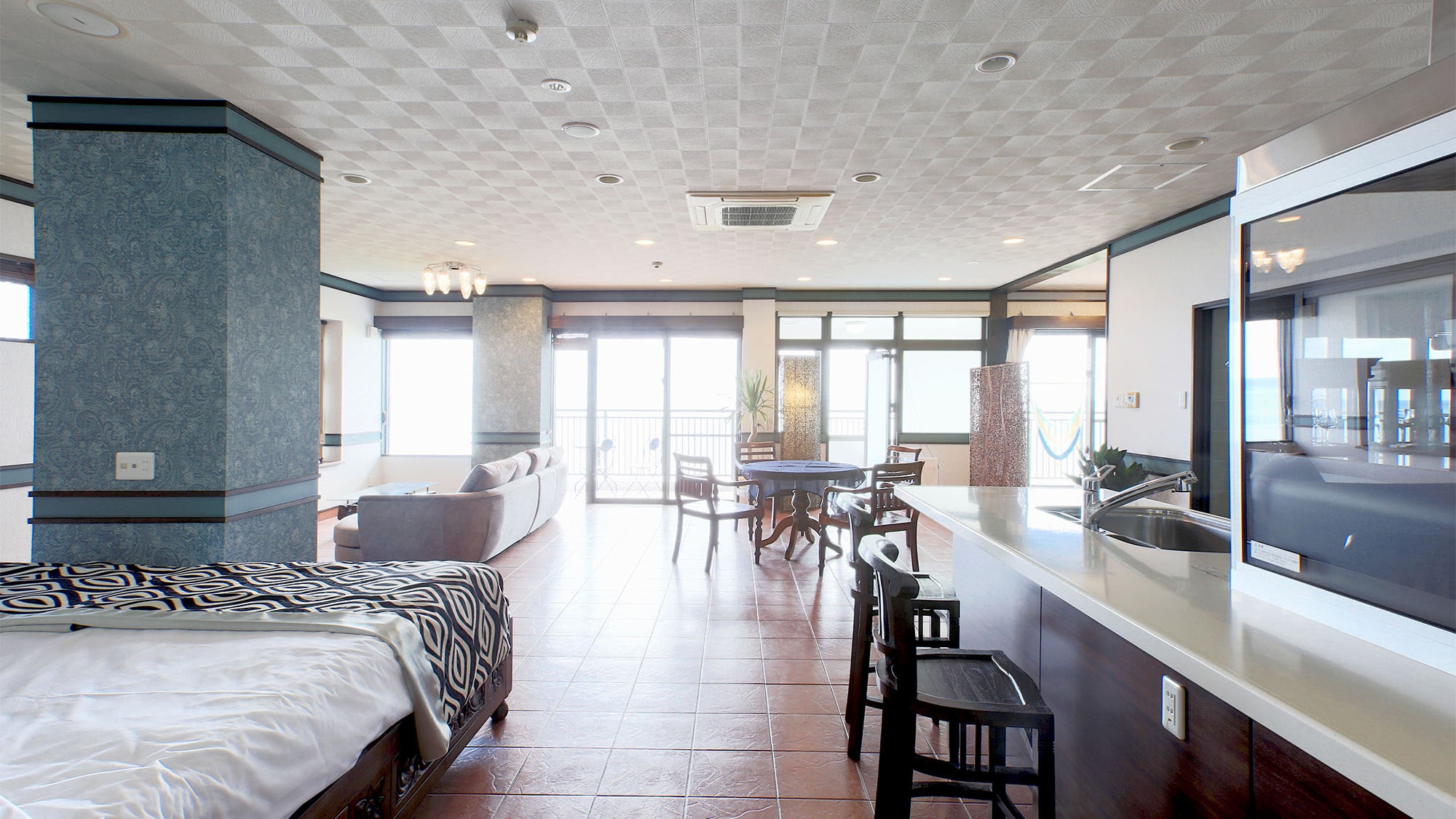 ・<Suite Room Murikabushi> A room for up to 6 people, perfect for families or group trips.