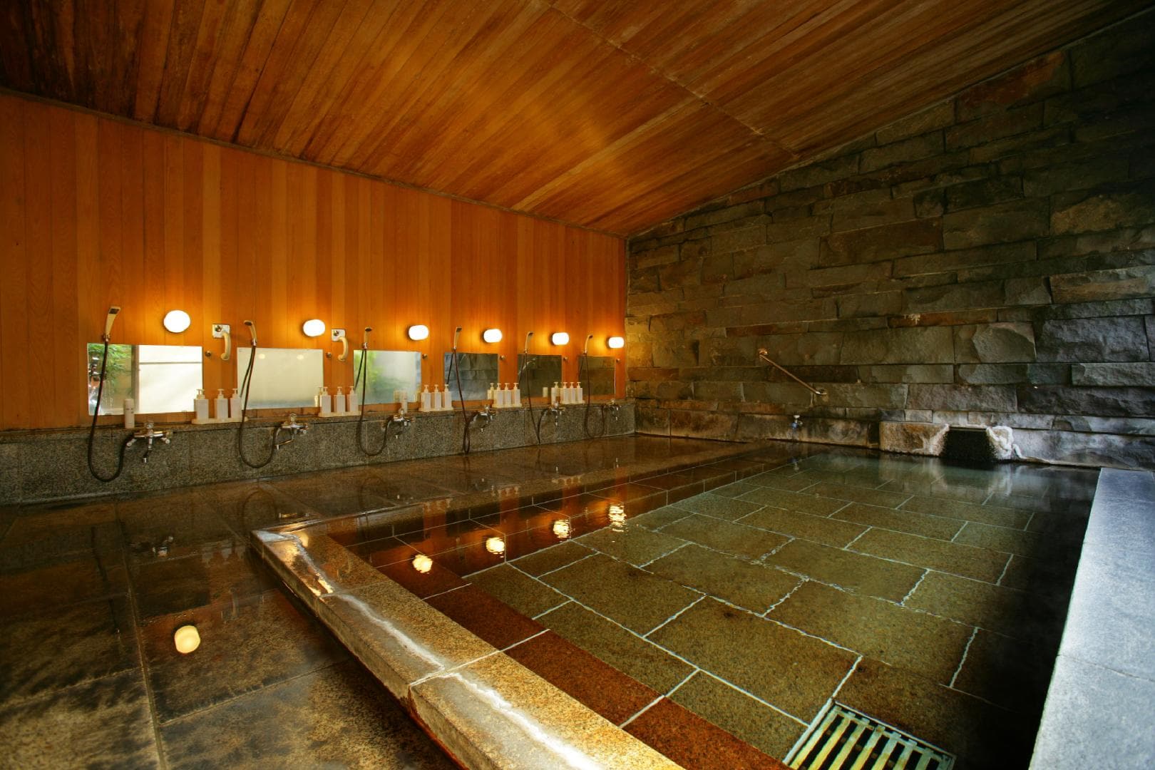 * Large communal bath Tachibana no Yu
