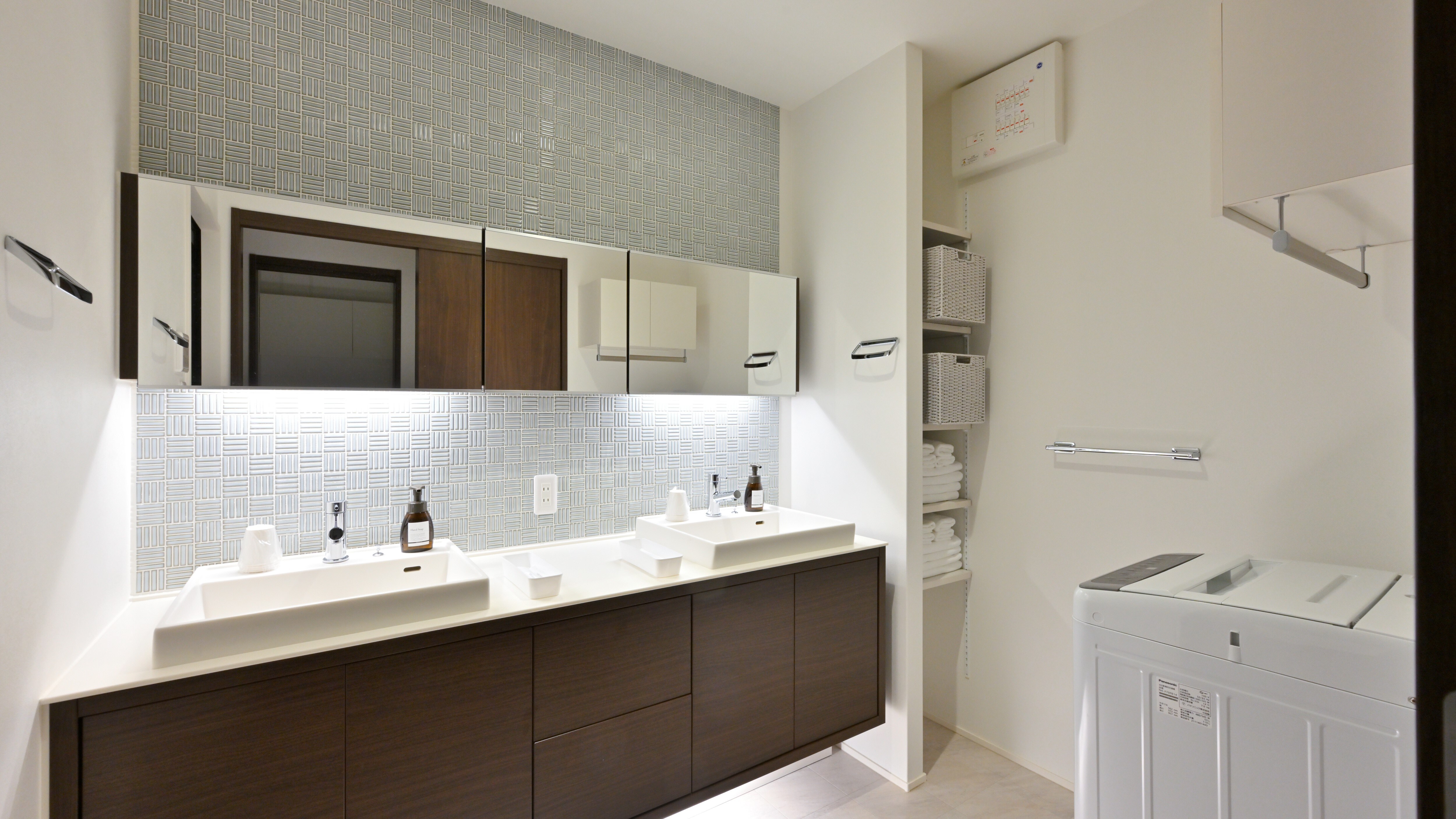 F Type | Bathroom (2 units): with washing machine