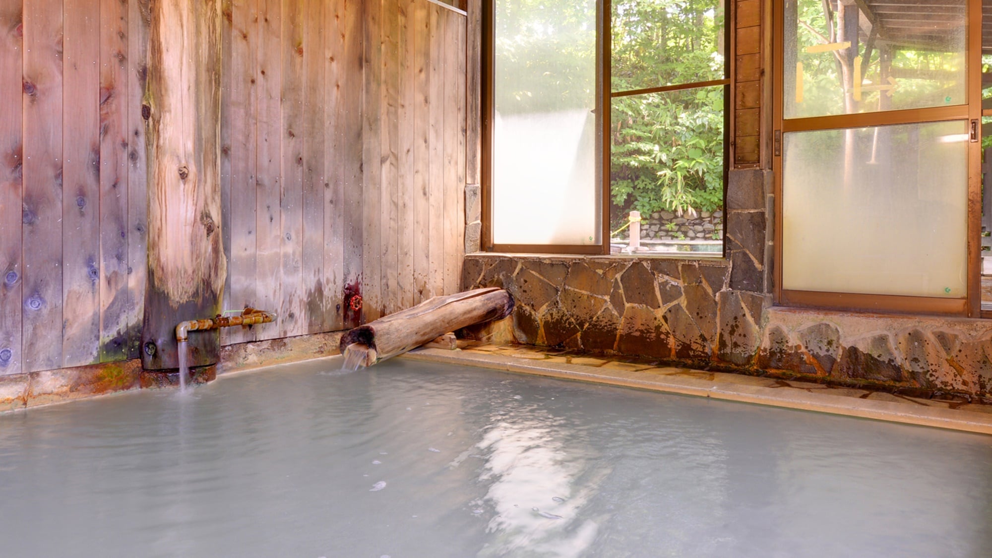 * Large communal bath (men's bath)