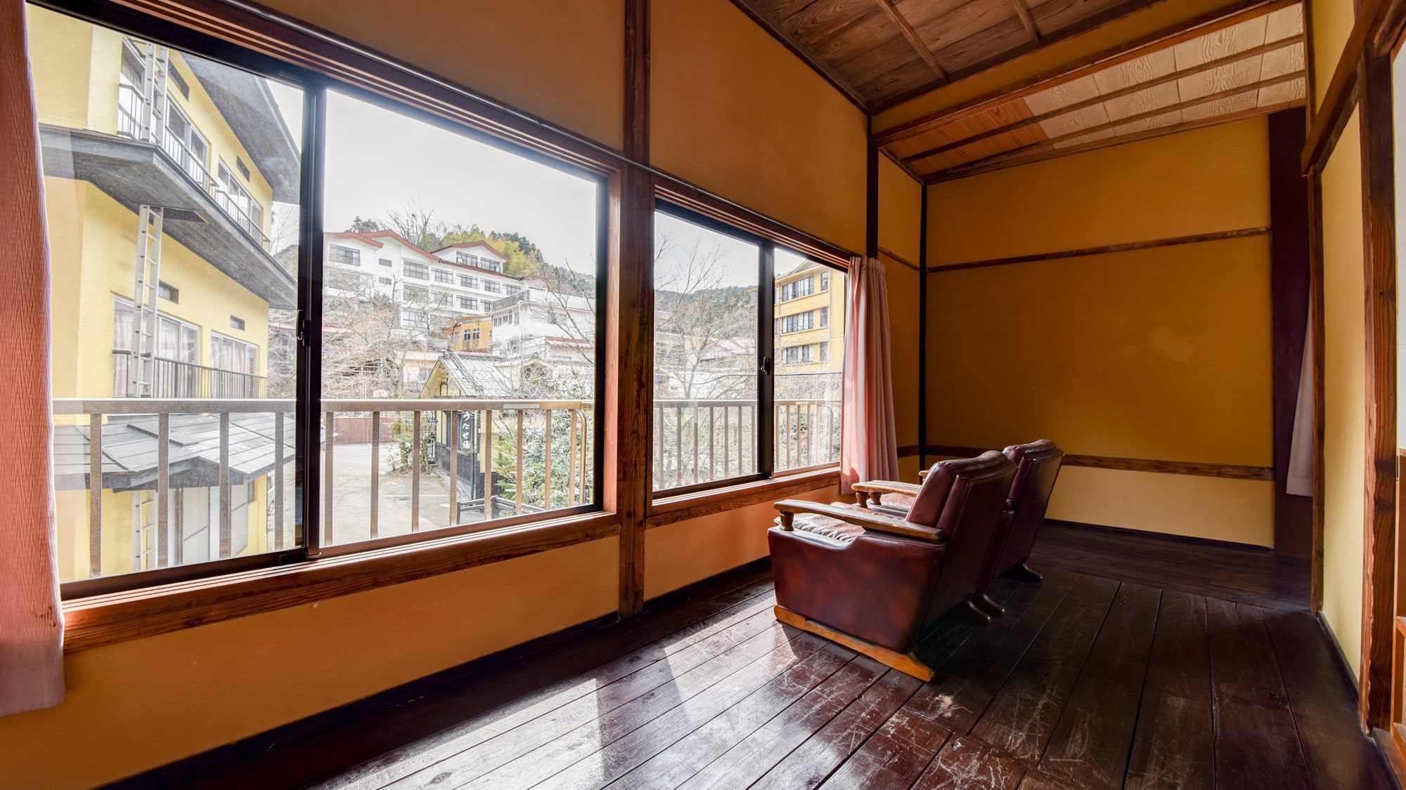 * [Example of 8 tatami Japanese-style room] There is also a veranda where you can feel the clear air of the mountains.