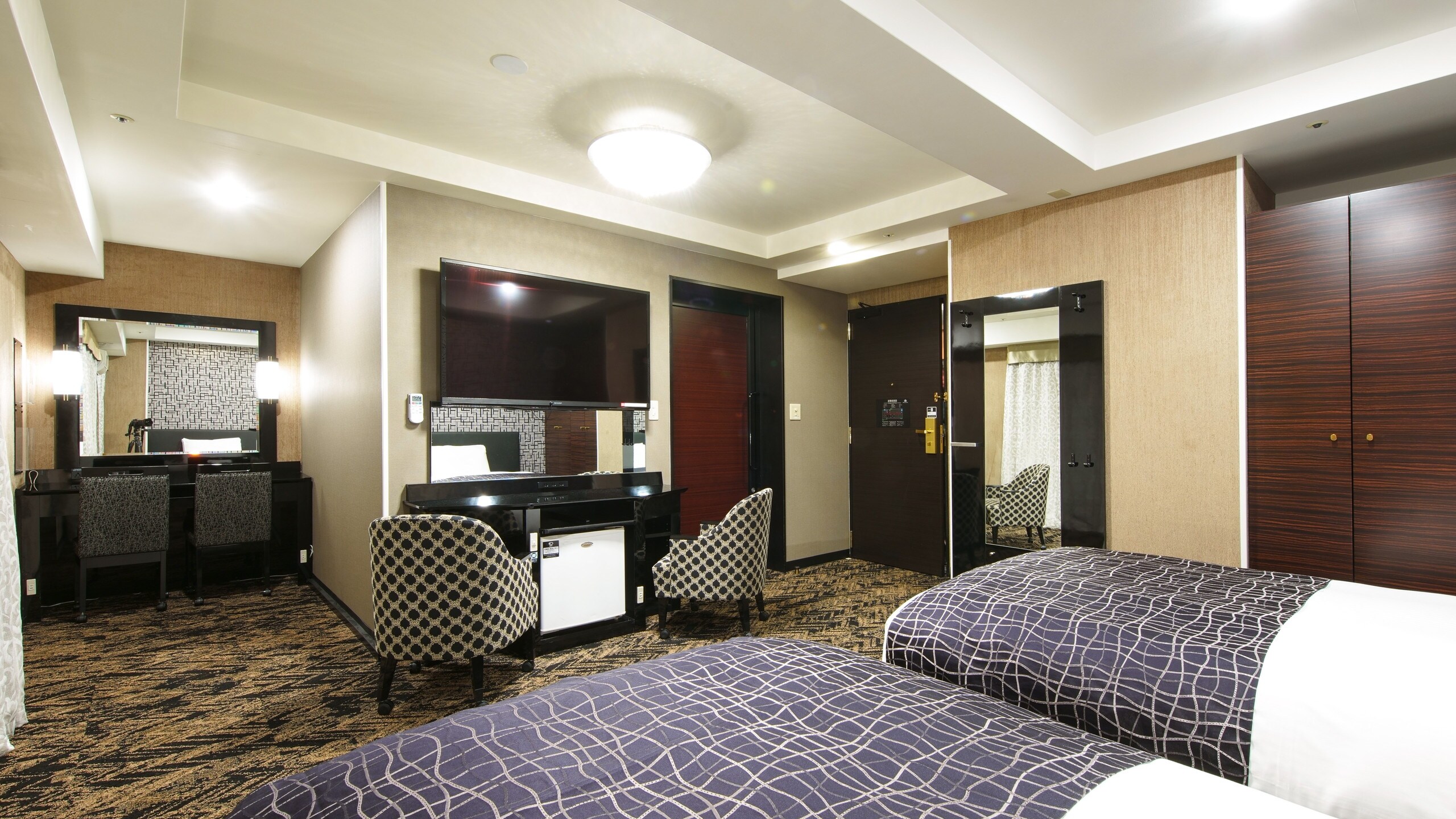 [Semi-suite interior]