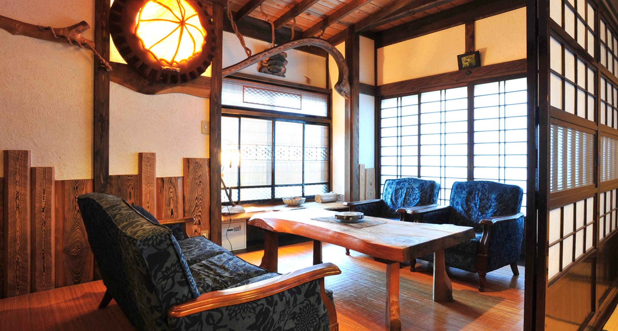 *Example of the guest room Suzuran (Japanese-style room with 10 tatami mats) on the second floor
