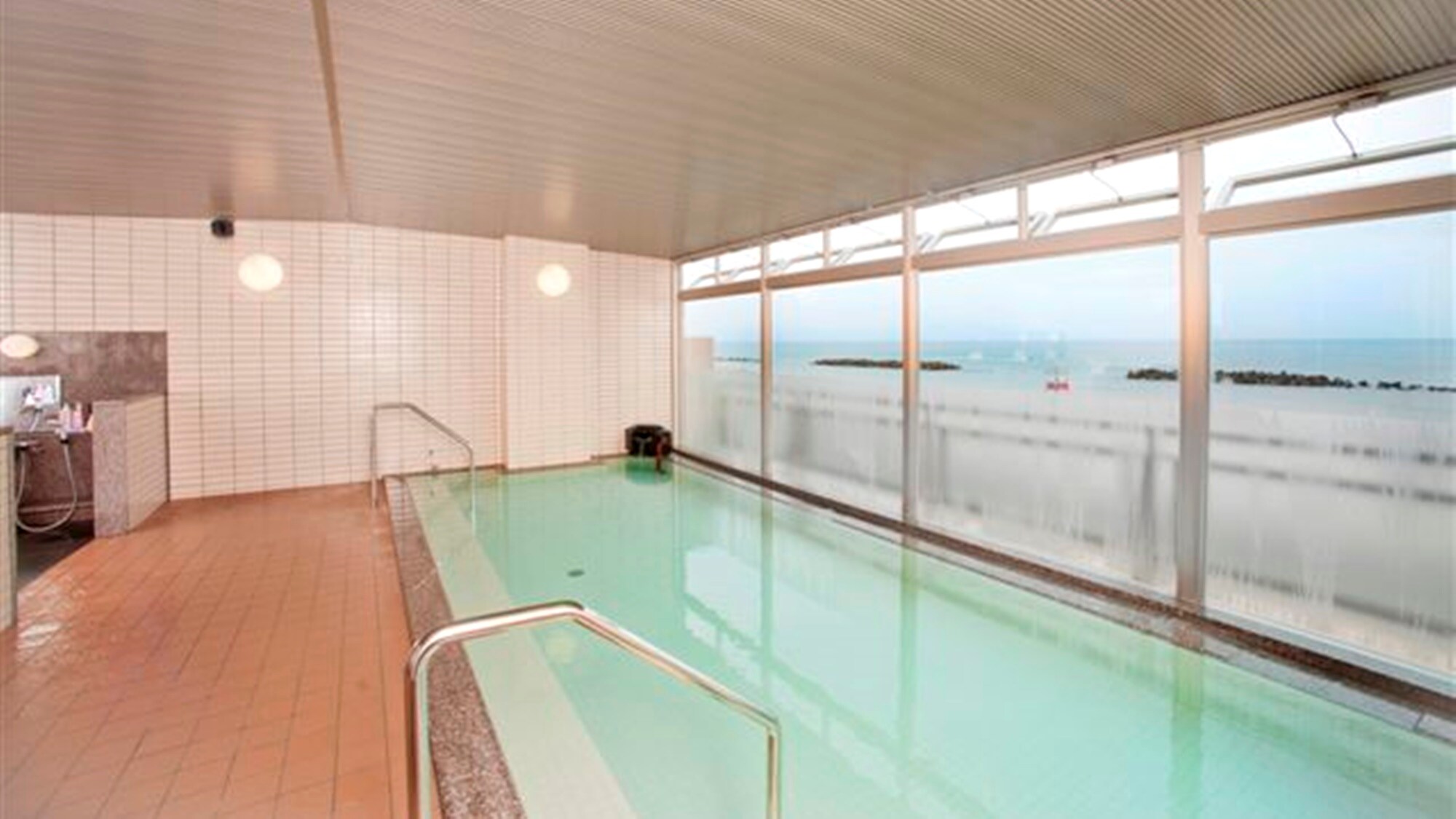 * [Large public bath / 1st floor] Enjoy Yunohama Onsen while watching the ocean and the sunset! Men and women alternate.