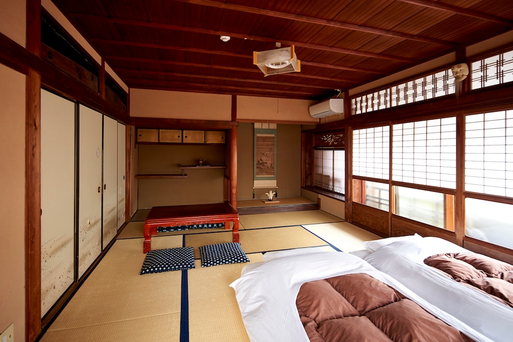 Japanese-style room