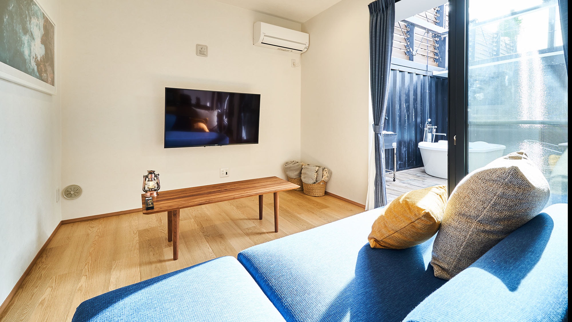 8-person room and living area