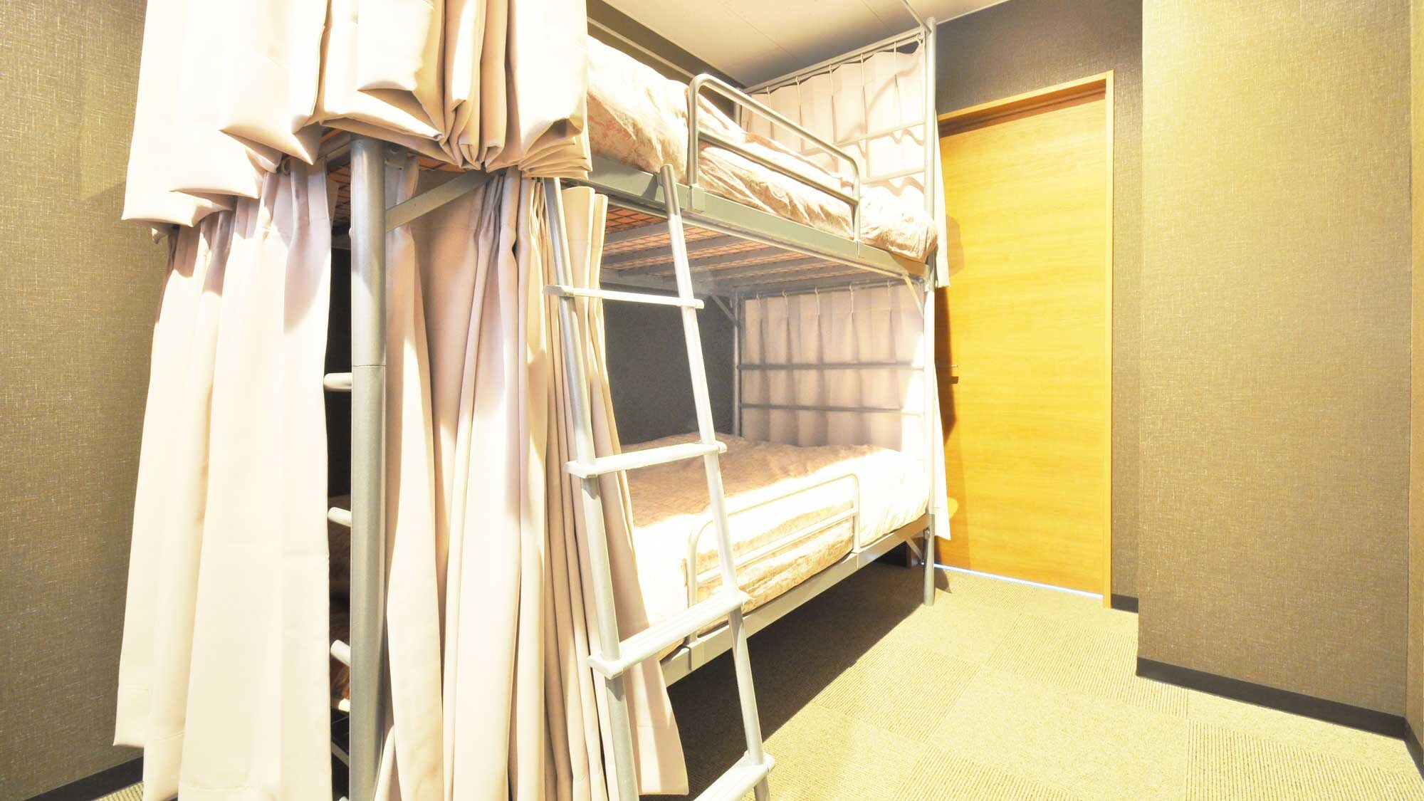 [Force bunk bed] Dormitory type guest room.