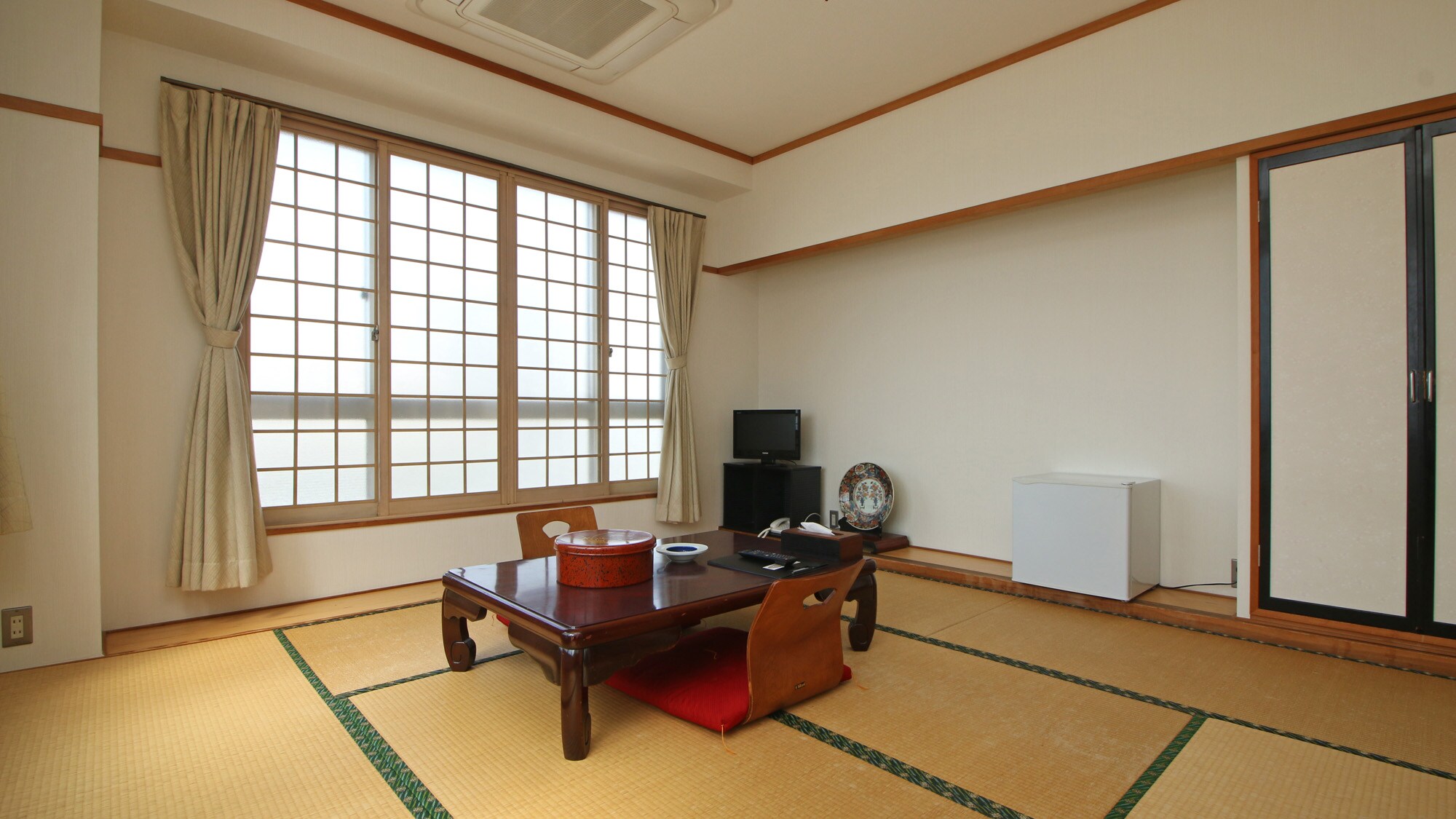 #One example of guest room_ [Japanese-style room] There are 2 types of 8 tatami mats and 12.5 tatami mats.