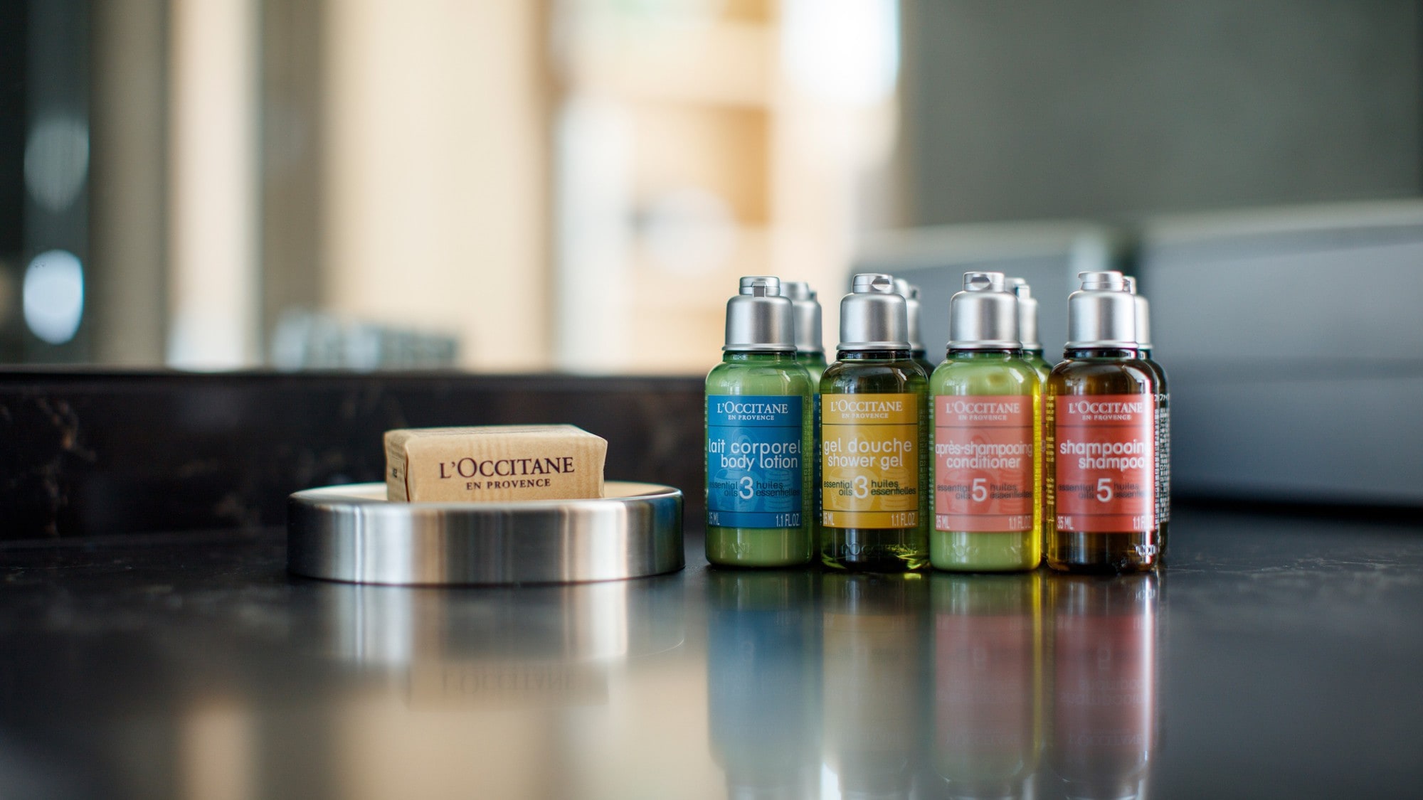 A plan with benefits for “L’OCCITANE” bath amenities available in some rooms.