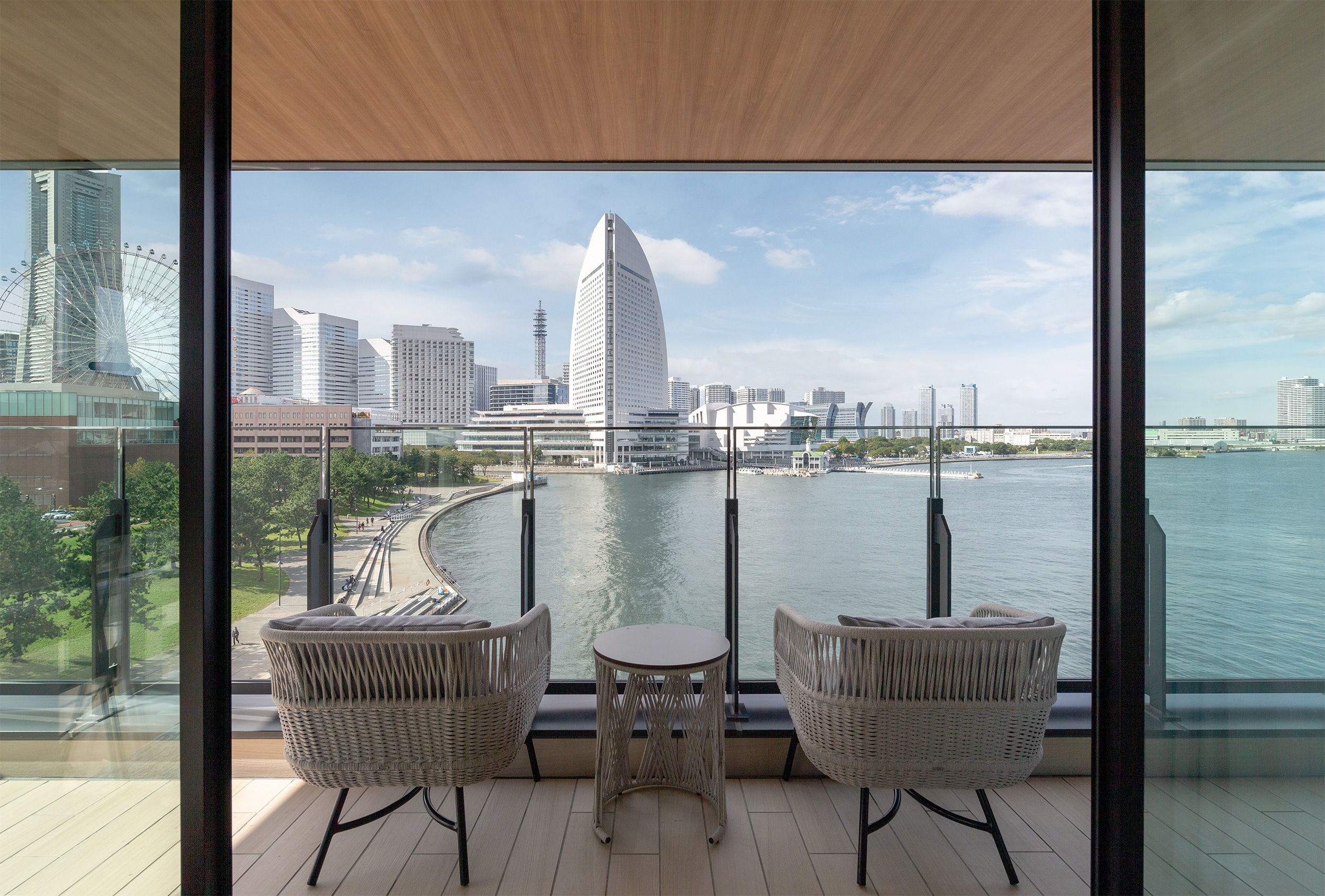 1 Bed Suite Club Access City View