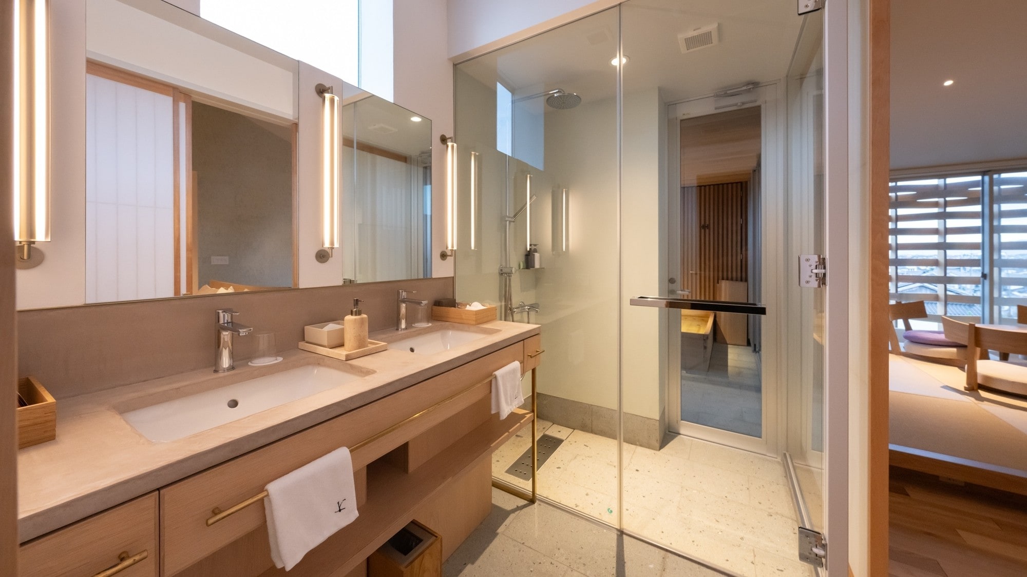 [浴室/套房] 提供宽敞的洗脸盆。