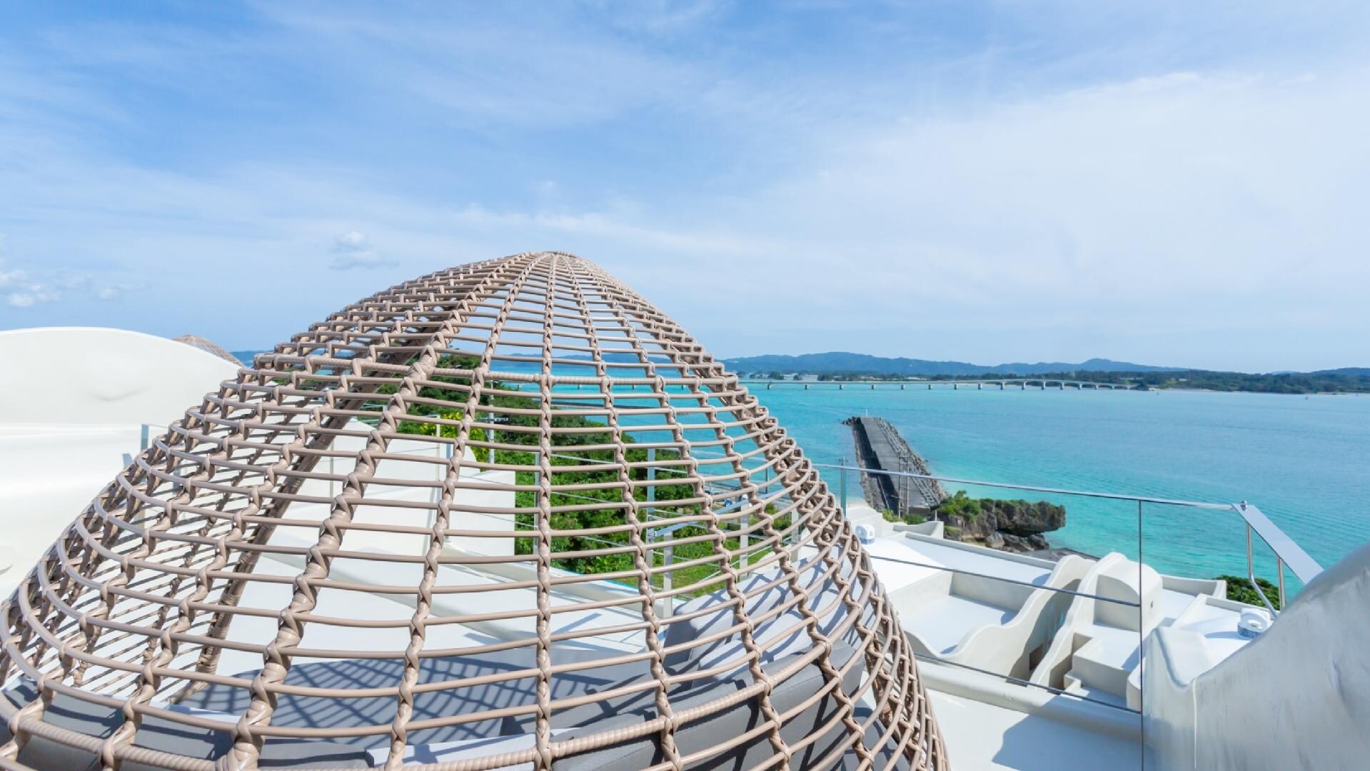 [Premium Suite Building (Dilos Naxos Milos)] A gazebo is installed on the rooftop terrace.
