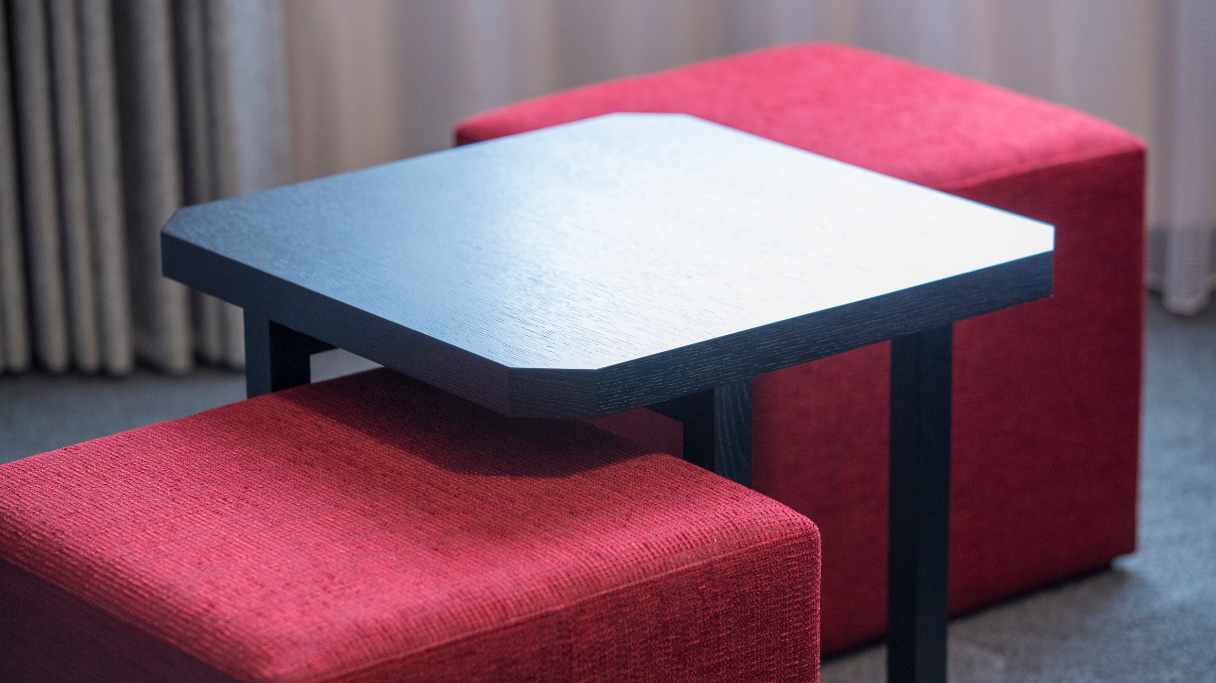 Hollywood Twin/Triple Room Stool ■Please make yourself comfortable♪
