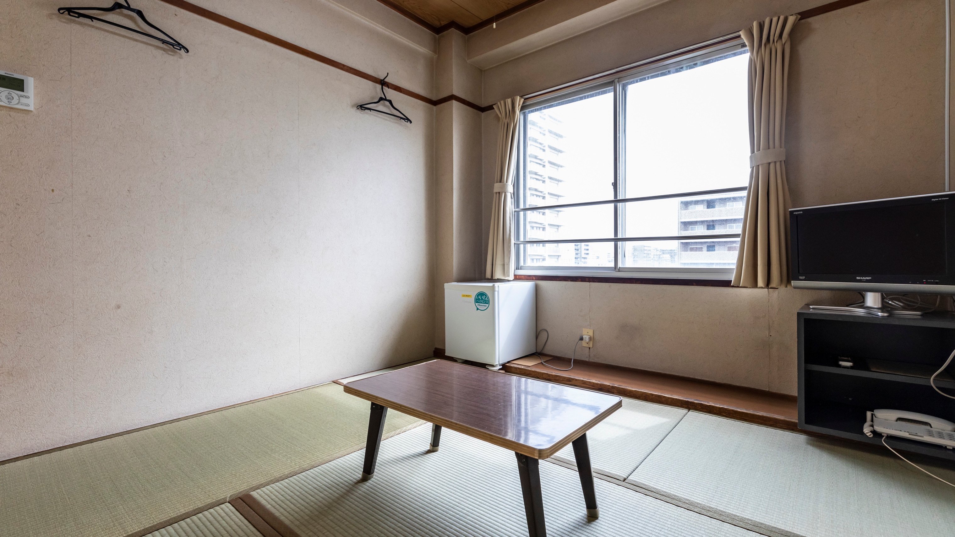 Japanese-style room for 1-2 people (shared bath and toilet)