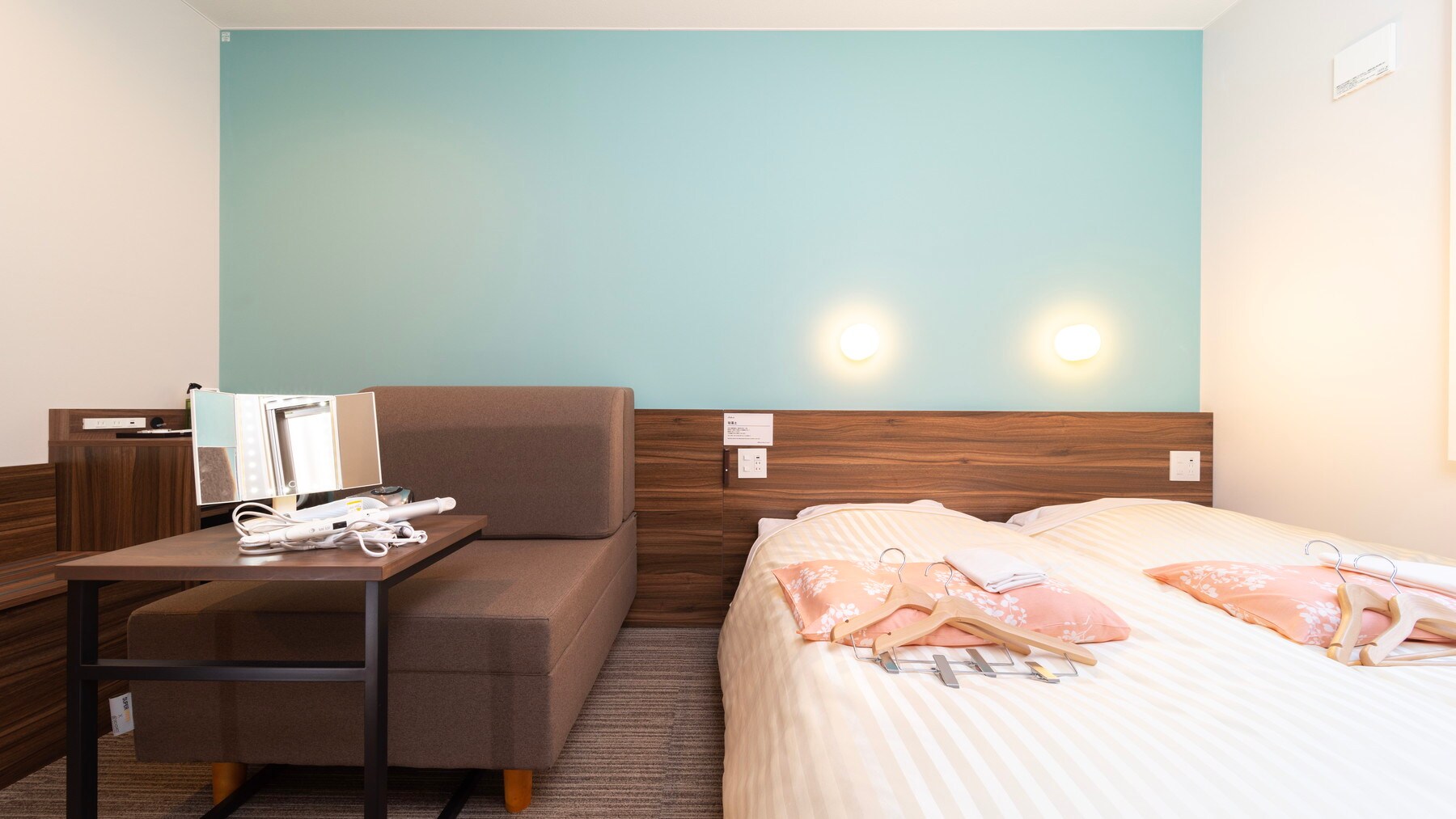 New building: Ladies' twin room/daytime