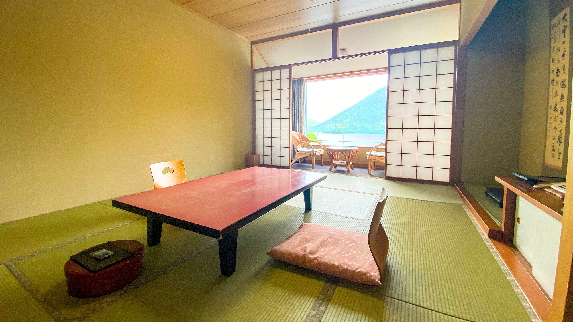 [Japanese-style room with 10 tatami mats] Can accommodate up to 5 people. (Example of a guest room)