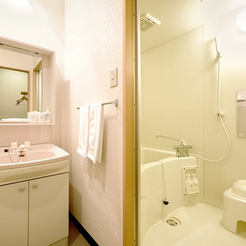 ・Phòng đôi/Phòng tắm rộng rãi với bồn tắm riêng, khu vực rửa, bồn rửa và bồn cầu có chức năng rửa