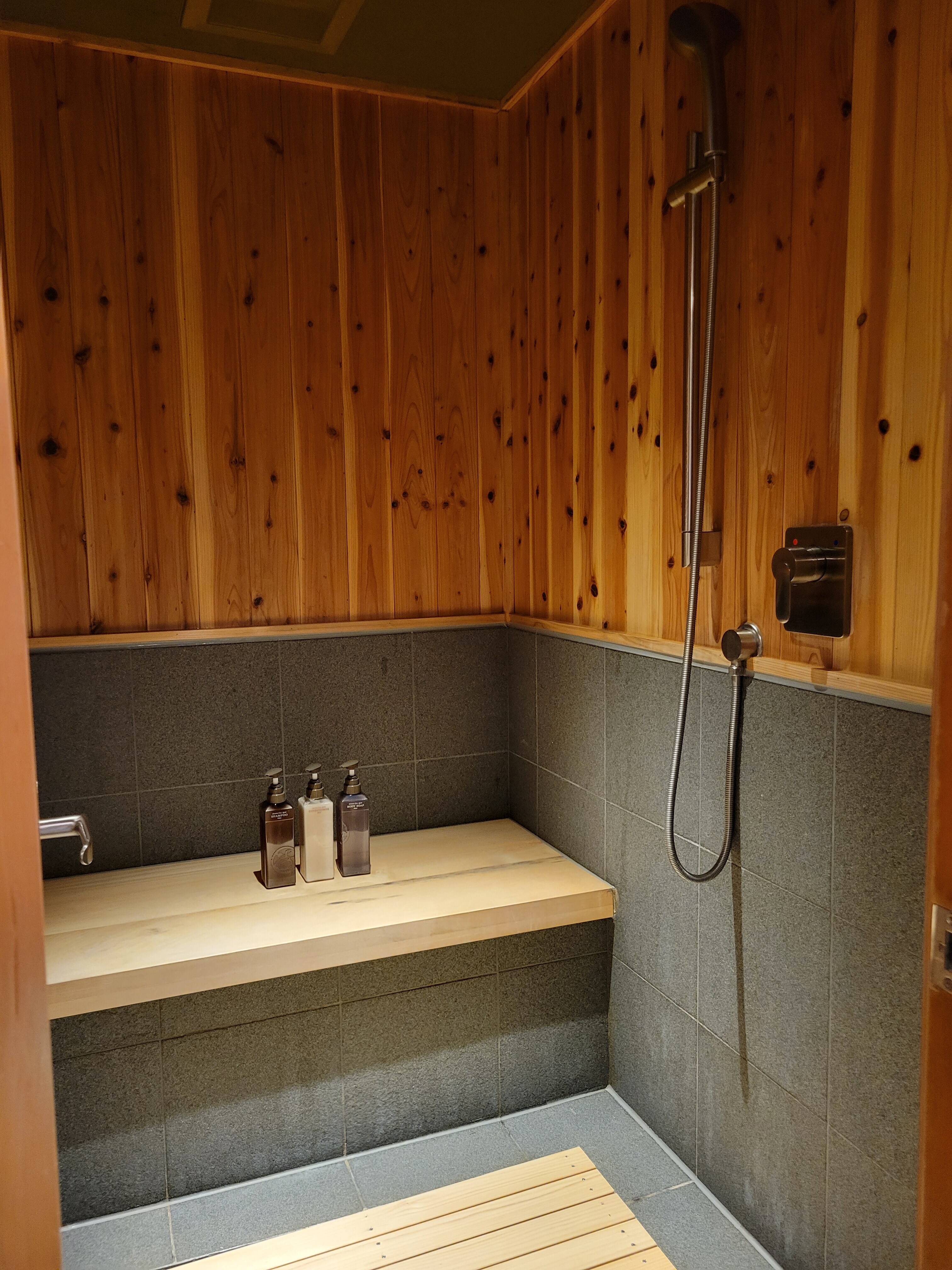 15 tatami shower room