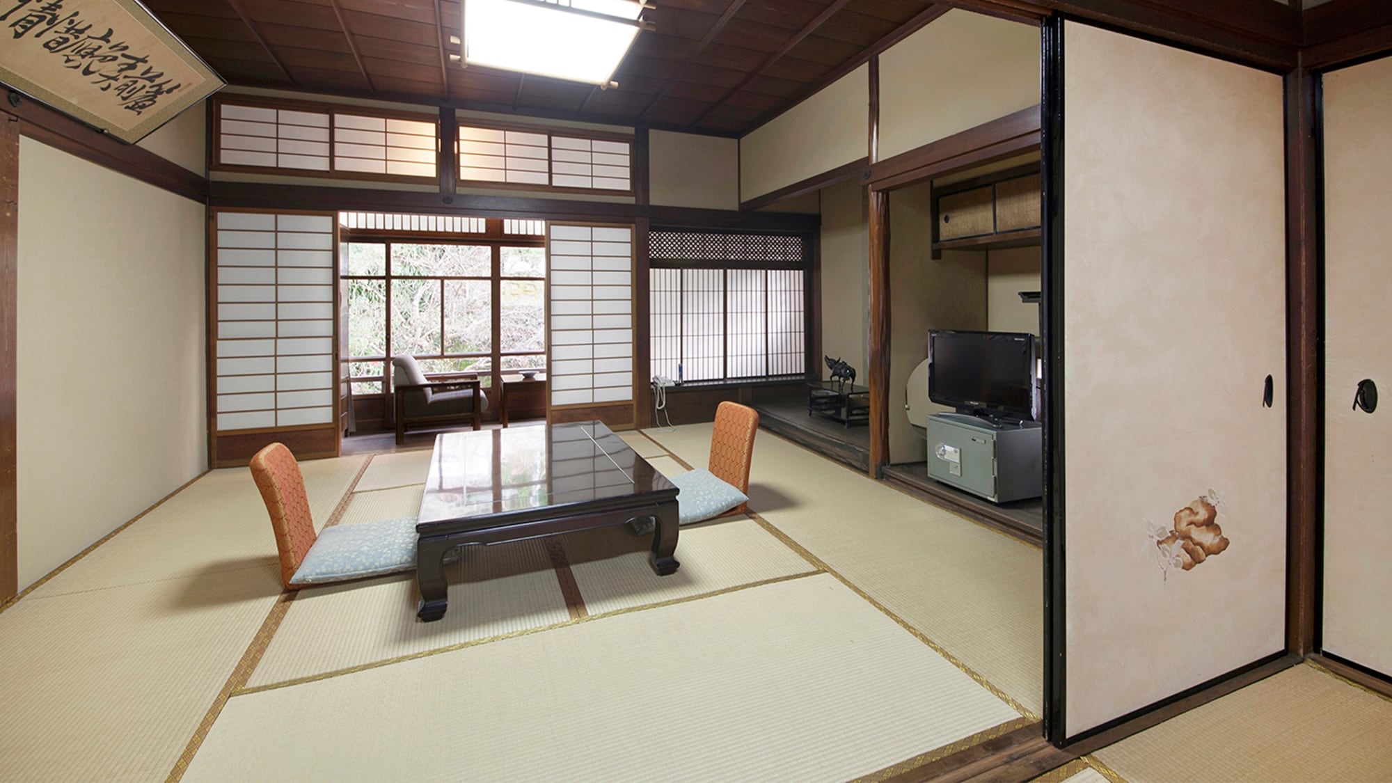 * [Away from the main building] Sukiya + Hatago-zukuri-style room with a river flowing right next to it (large communal bath is annex)