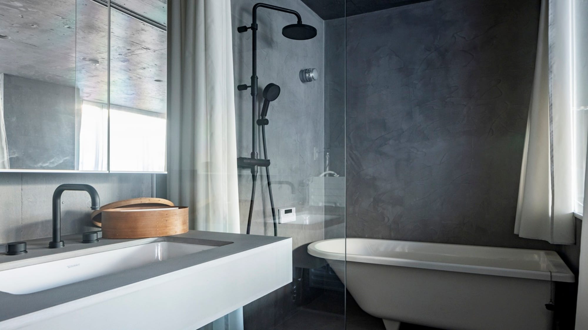 [Premium Residence] ห้องพักตกแต่งในธีมสีดำที่เข้าคู่กับผลงานการออกแบบภายในสุดหรูระดับโลก