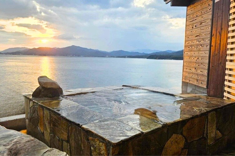 【海螺之汤/可欣赏海景的私人露天浴池】奢华的自由流动温泉。