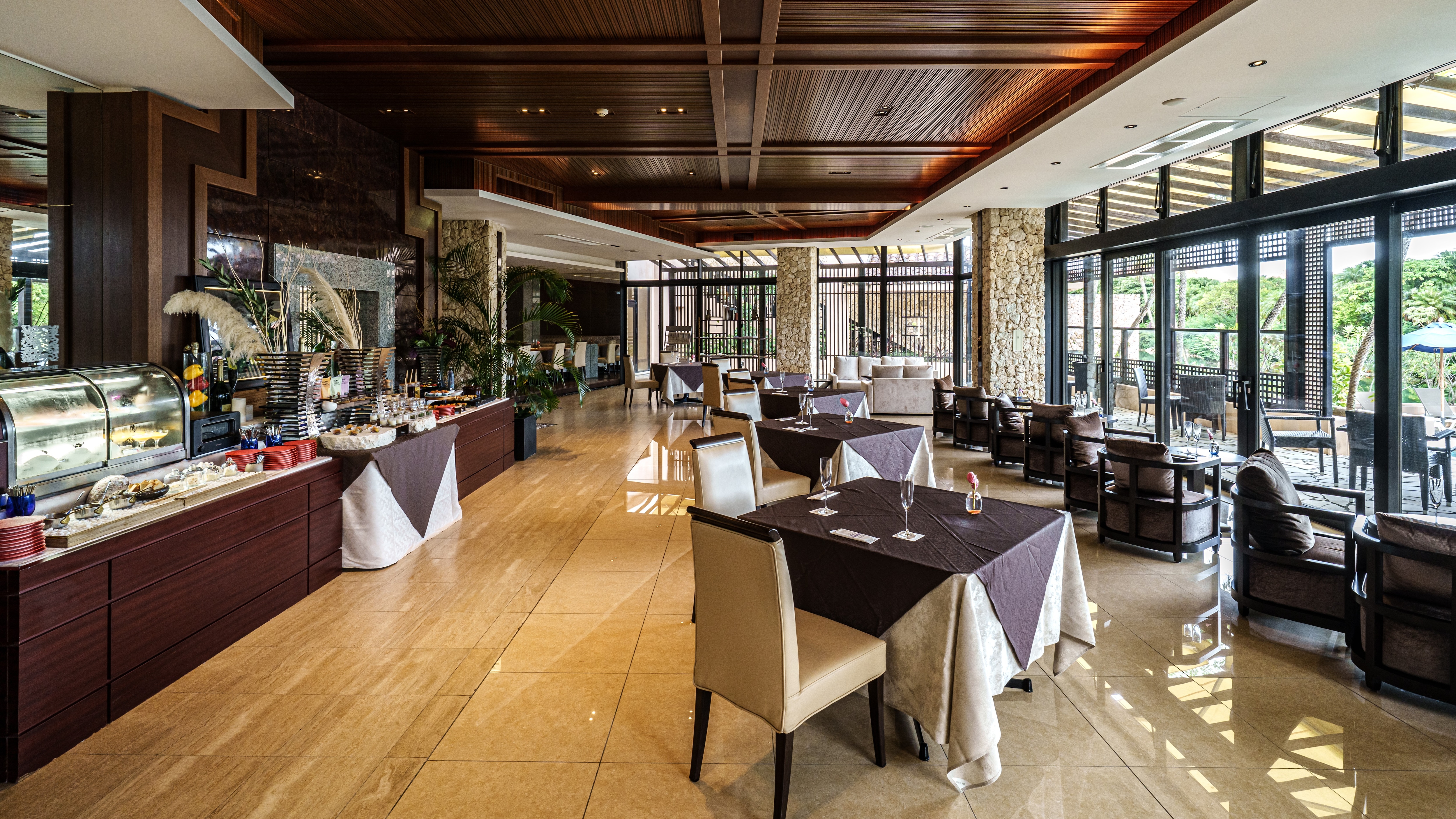 [Guest Lounge] This lounge is available free of charge to guests staying in designated rooms.