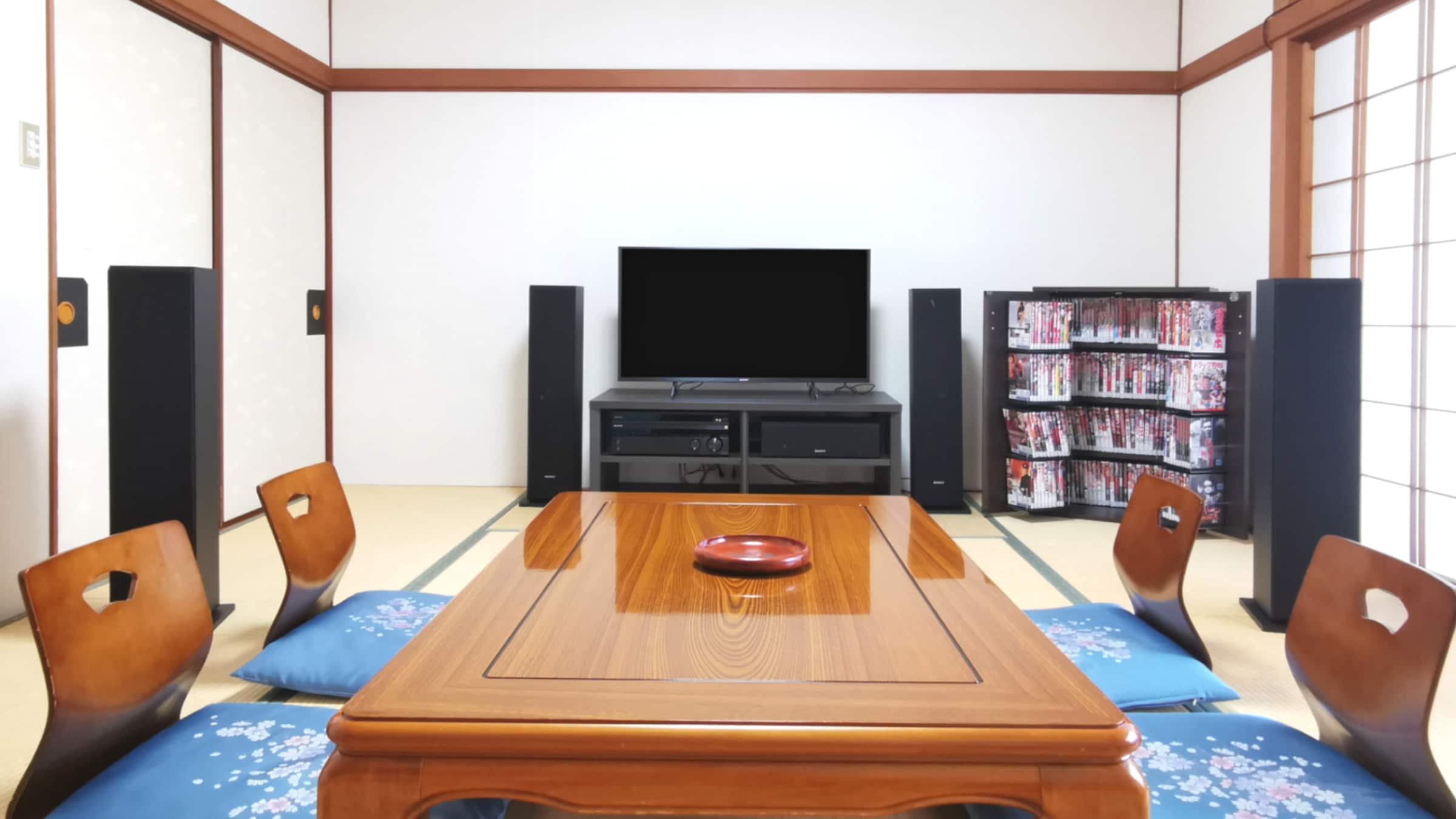 [All rooms are non-smoking] Enjoy nostalgic movies in the Toei Cinema Room.