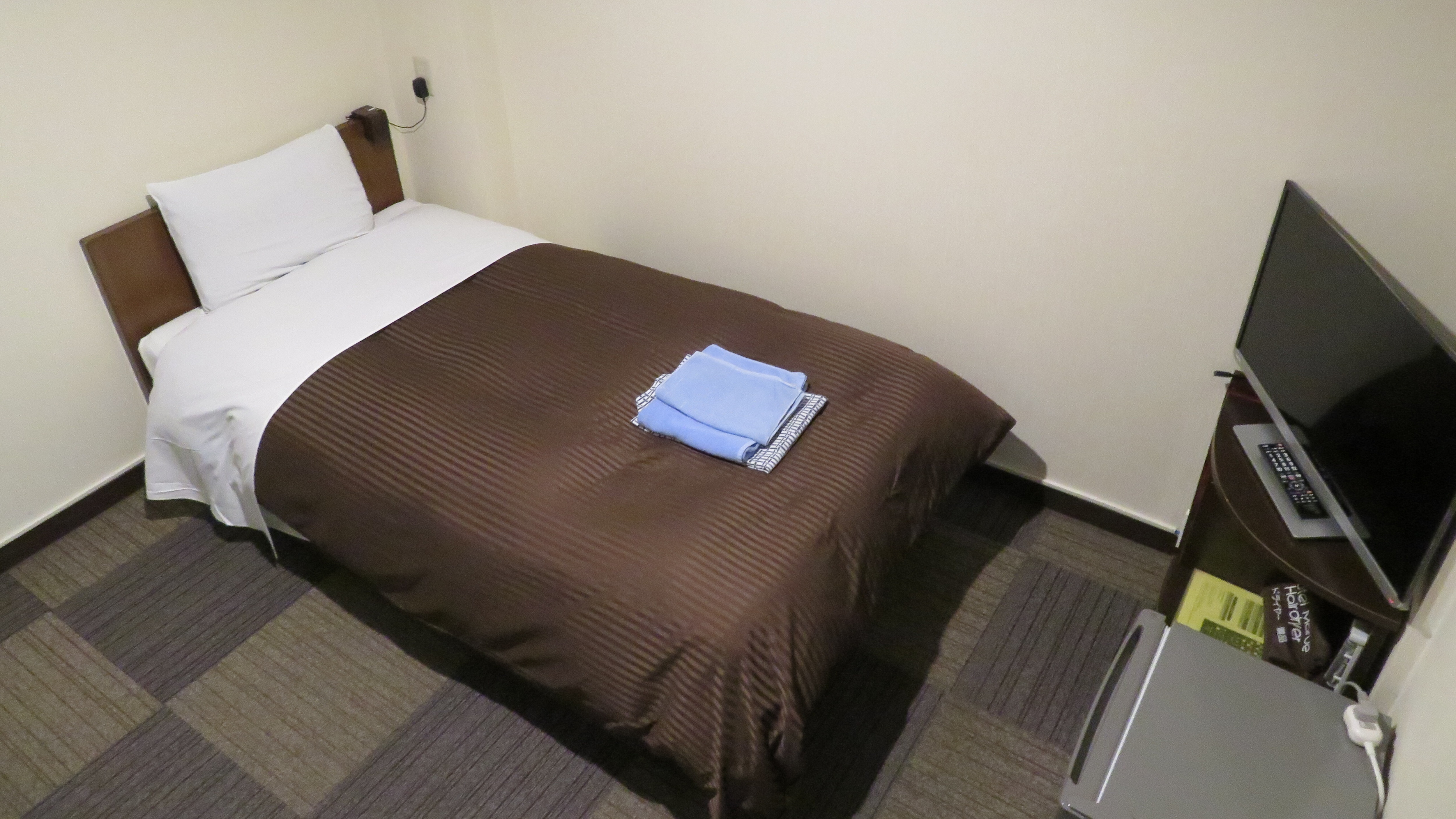 [Single (in bath)] This room has many inquiries. The non-smoking type is a little wider.