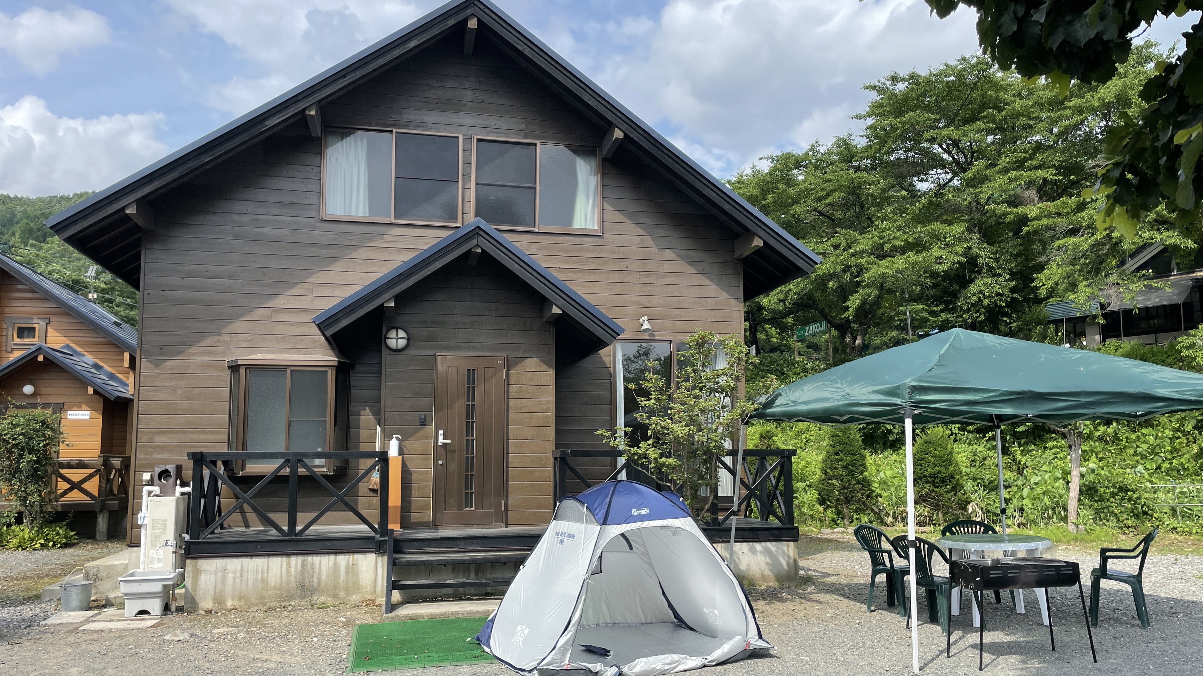 ・ BBQ in front of the cottage rental villa ♪ Turf tents and one-touch tents can be rented for 1,000 yen each. Bringing in is also welcome