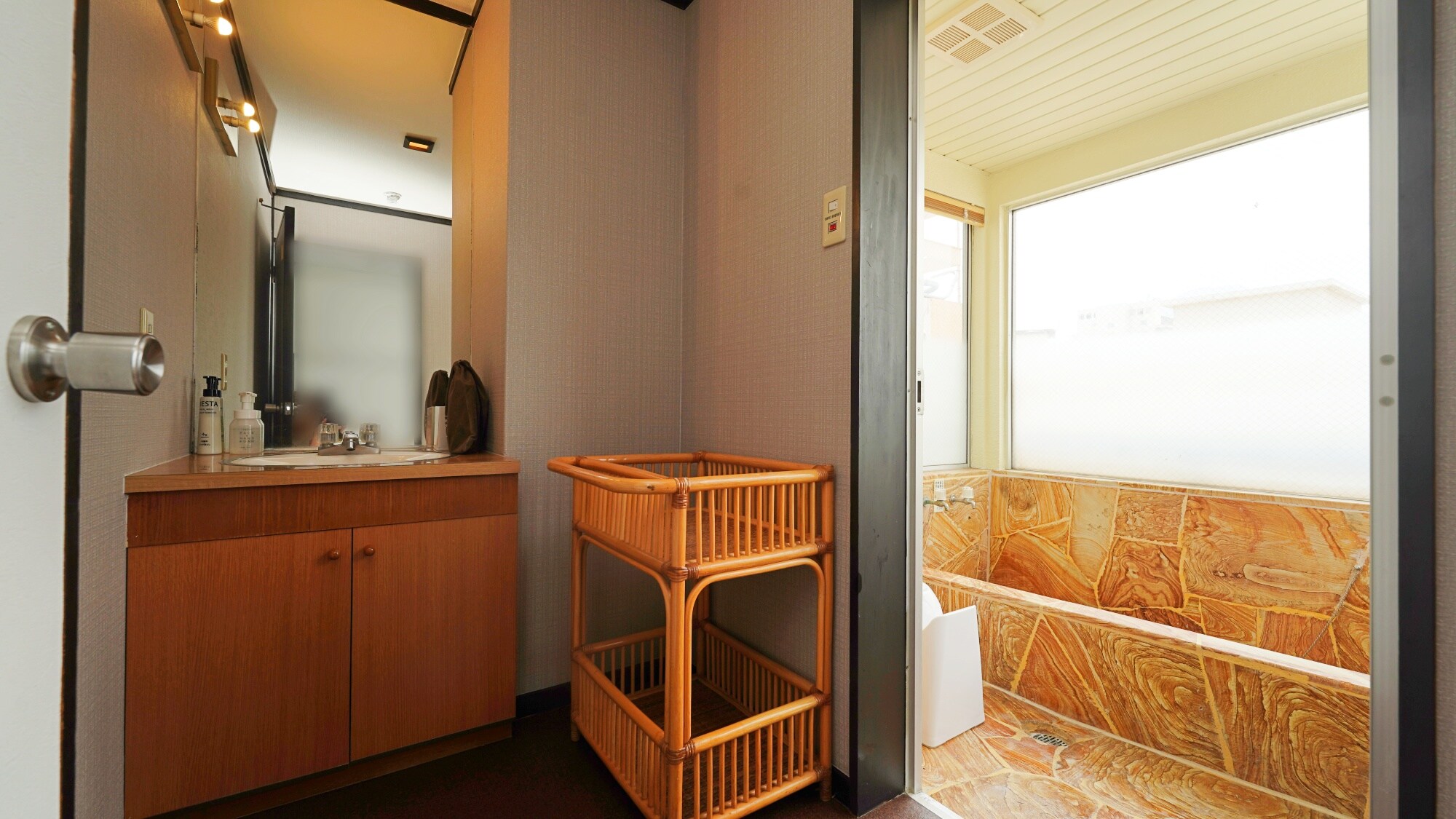 10-tatami Japanese-style room (with indoor bath)