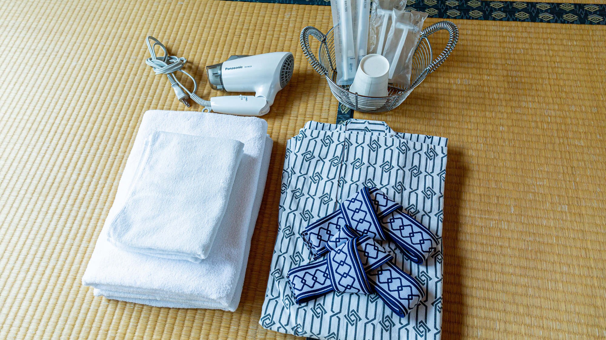 ・ [Japanese-style cottage] Yukata, towels, amenities