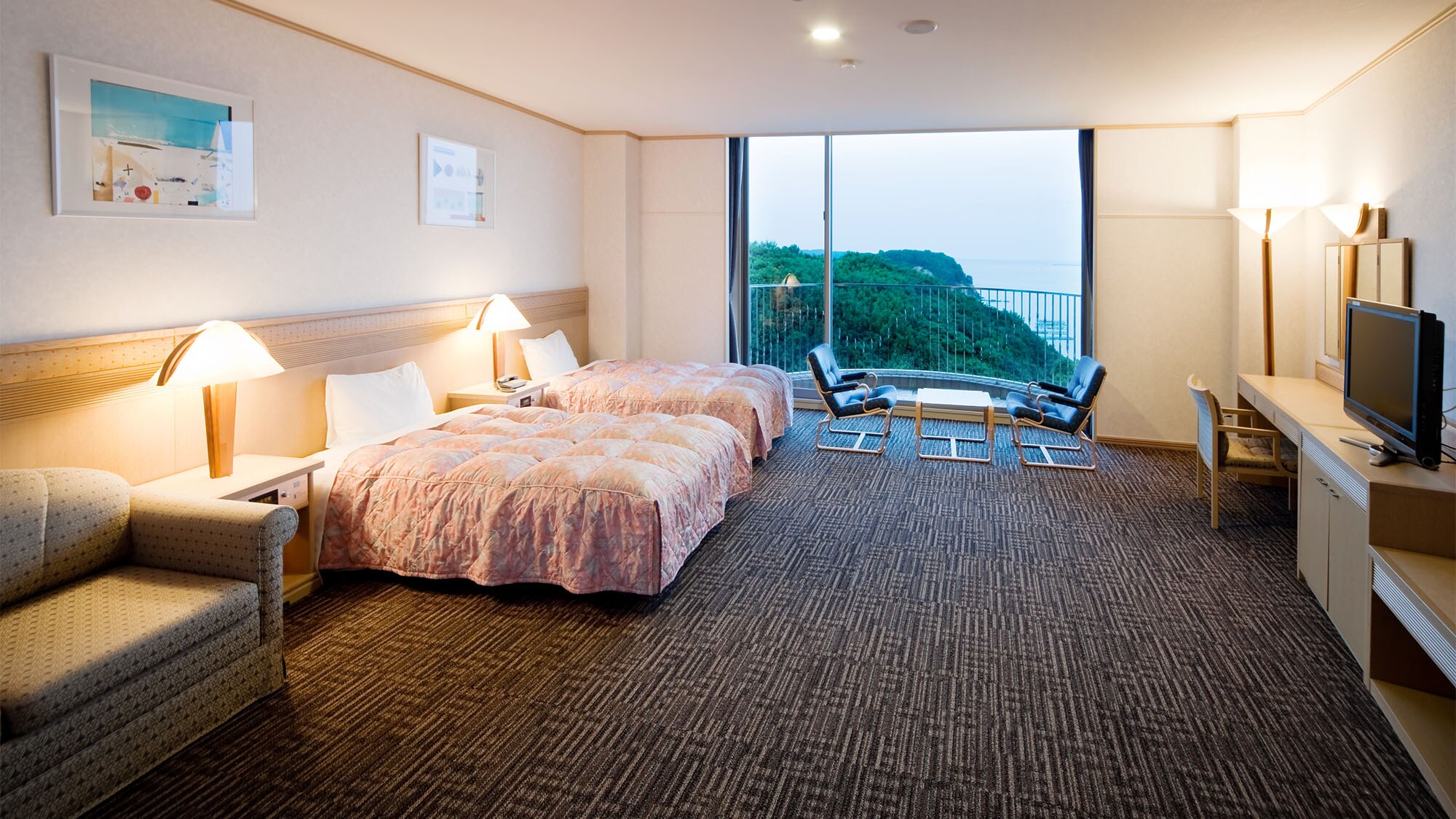 ◆【Ocean side】Western-style room (twin) 52m2 Capacity 3 people ◇Non-smoking◇ (1)