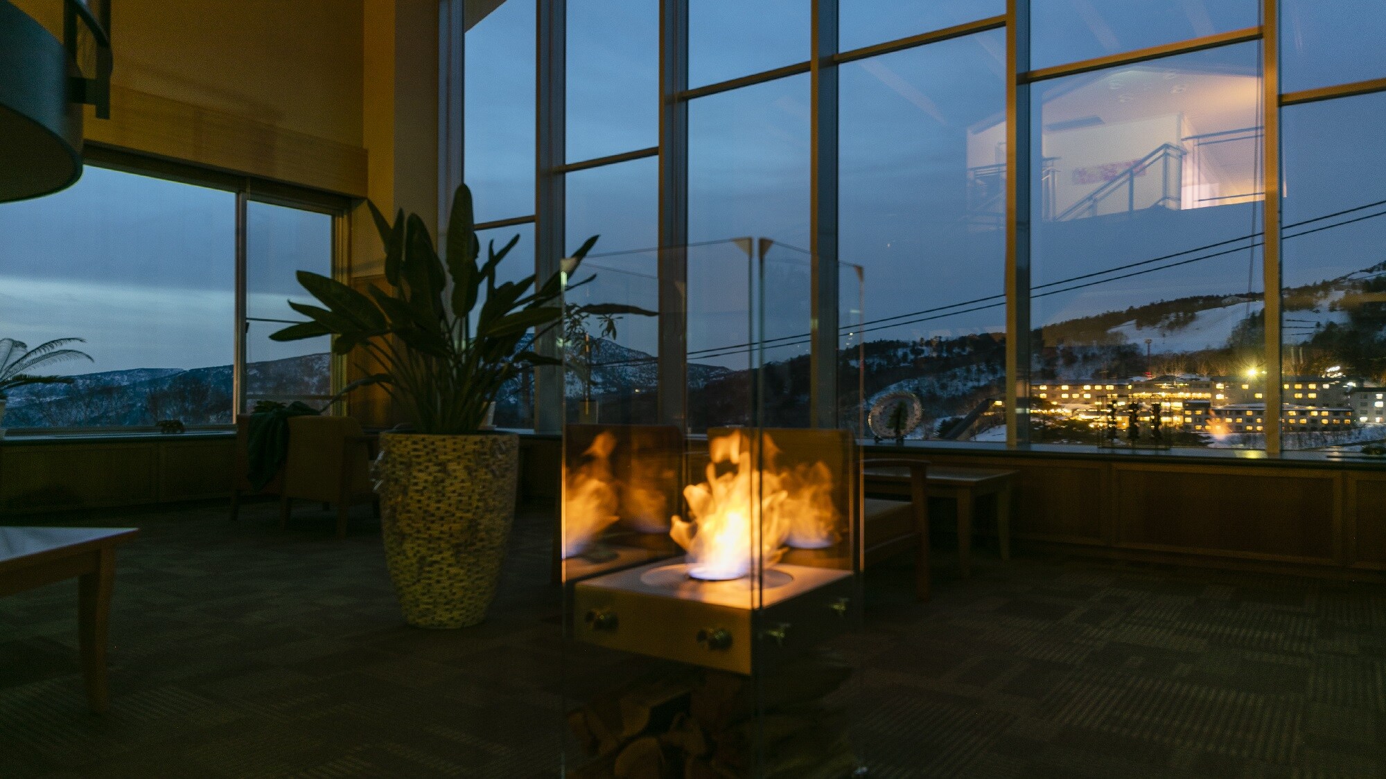 休息室、壁炉从 20:00 开始