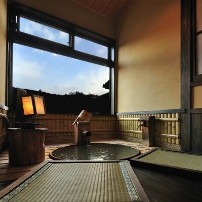 [Hanamizuki] The rooms with semi-open-air baths also come with a separate foot bath!