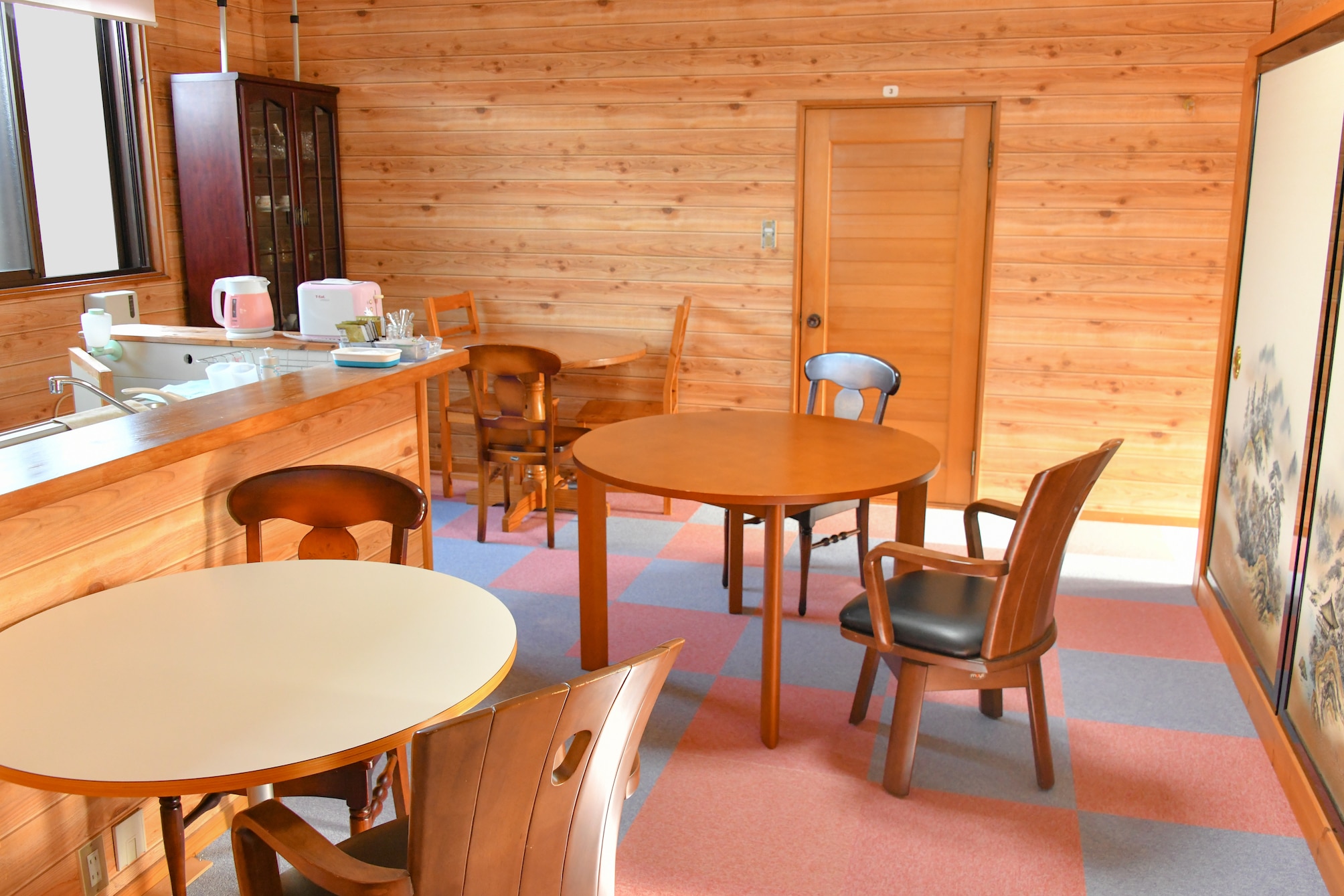 2nd floor Living room (breakfast venue and free drink space)