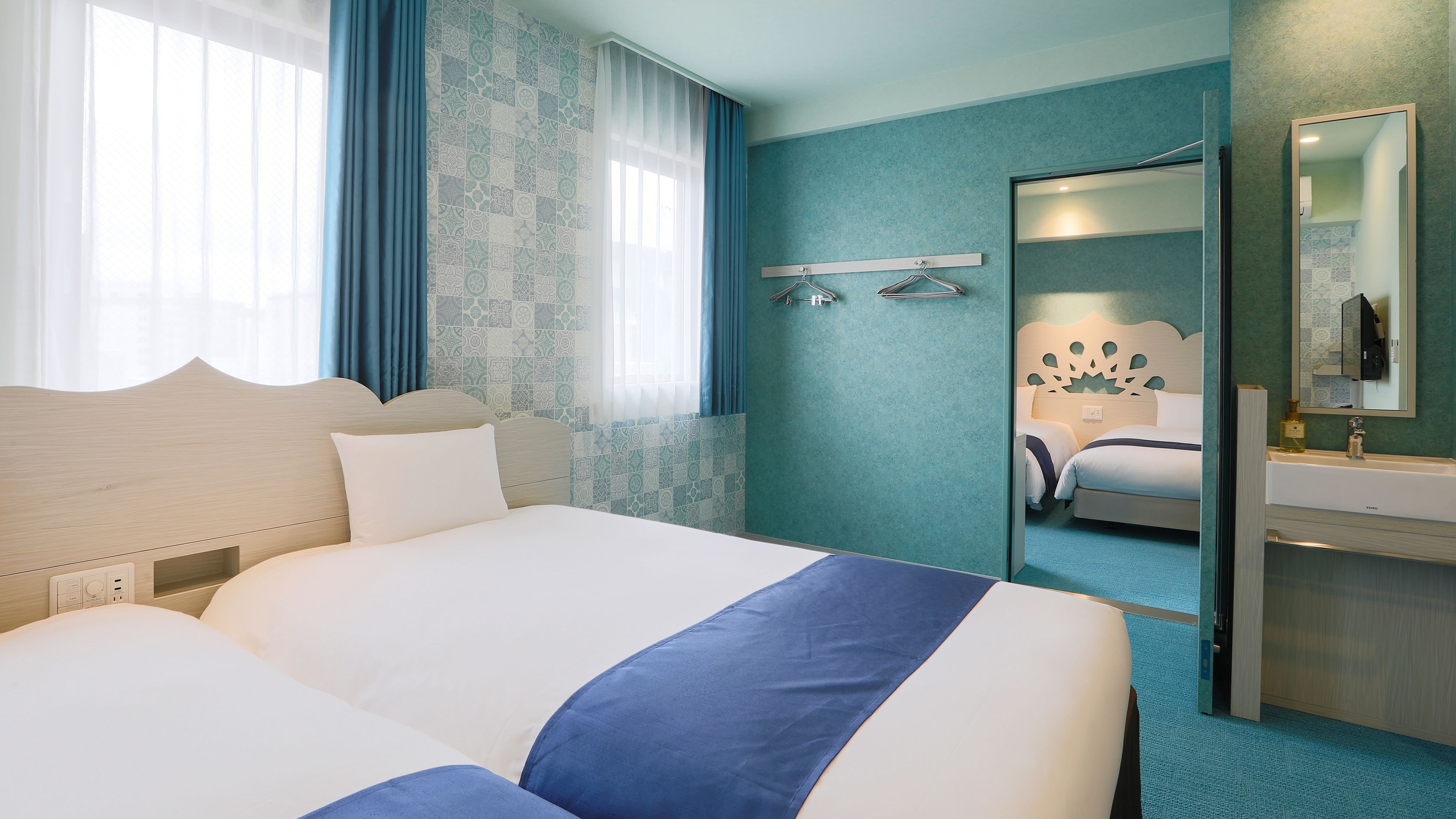 [North Wing] 10th floor Istanbul connecting room & lt; separate bath and toilet & gt;
