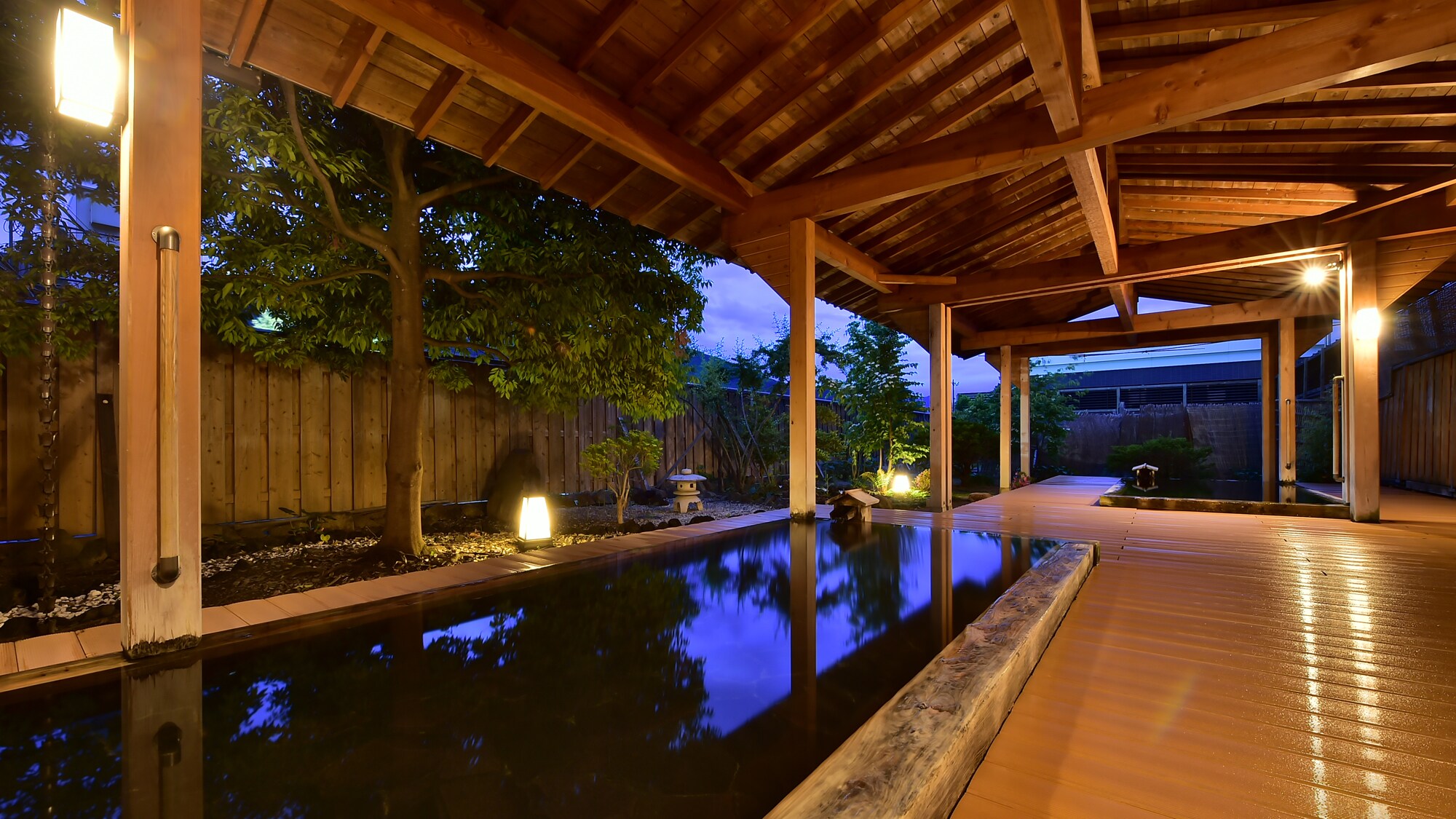 Evening Spring Rain Open Air Bath