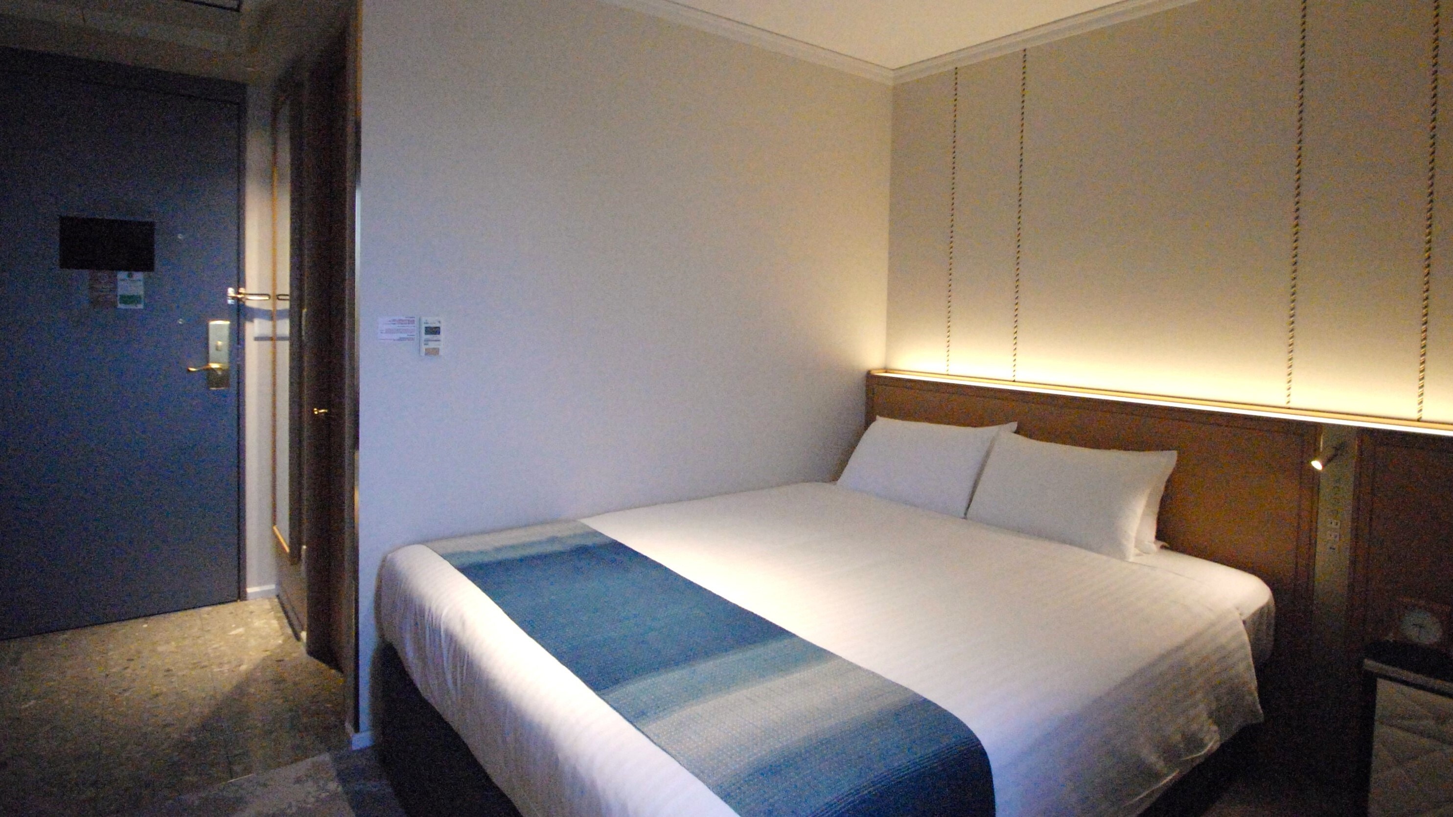 [Non-smoking] Top floor double room / Queen bed 160cm wide 15 square meters / Bed size