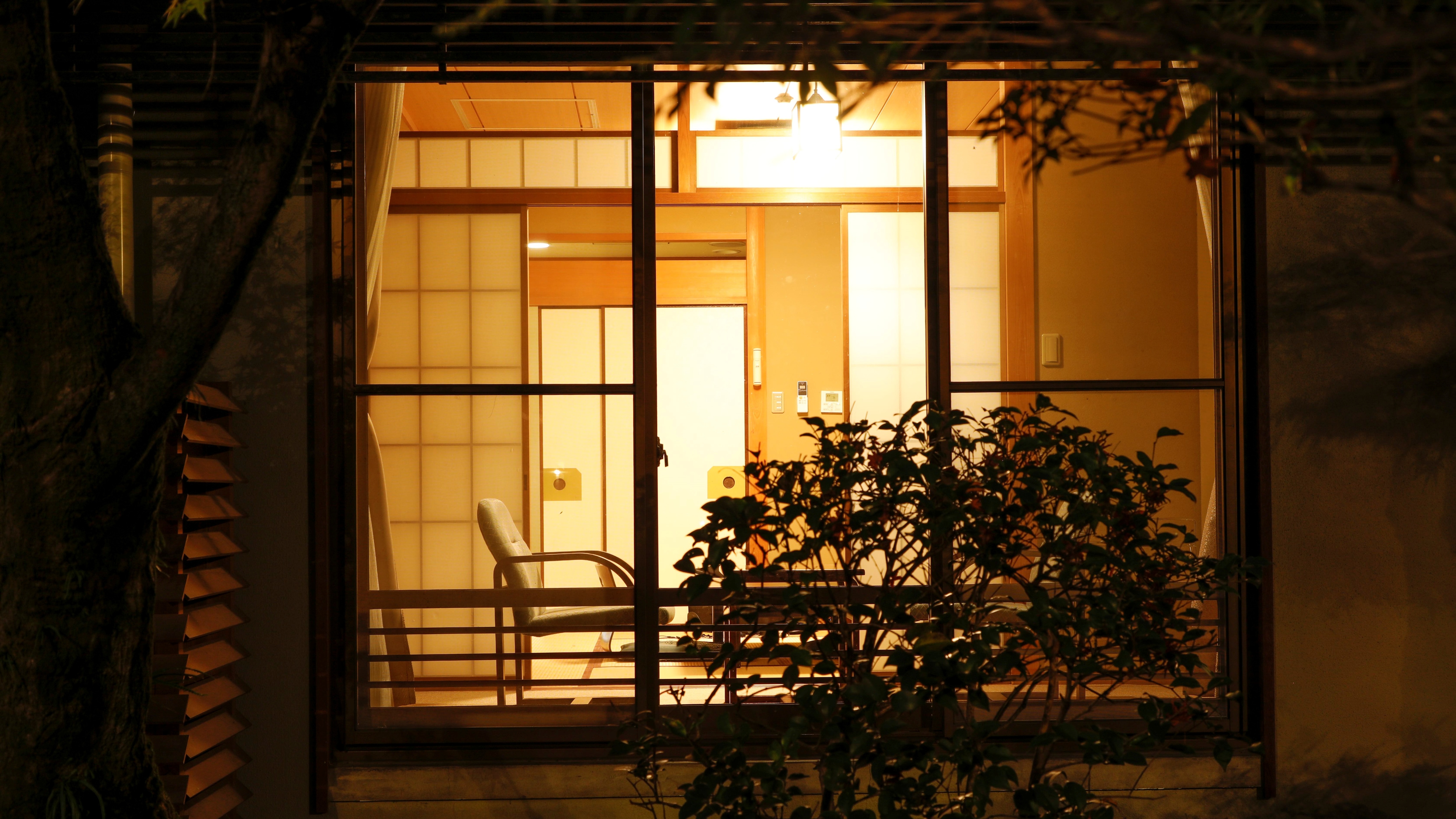 Japanese-style room (8 tatami mats)
